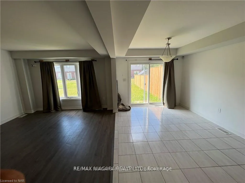 Photo 3 of 8028 Cole Court, Niagara Falls, Oldfield — HOMEH