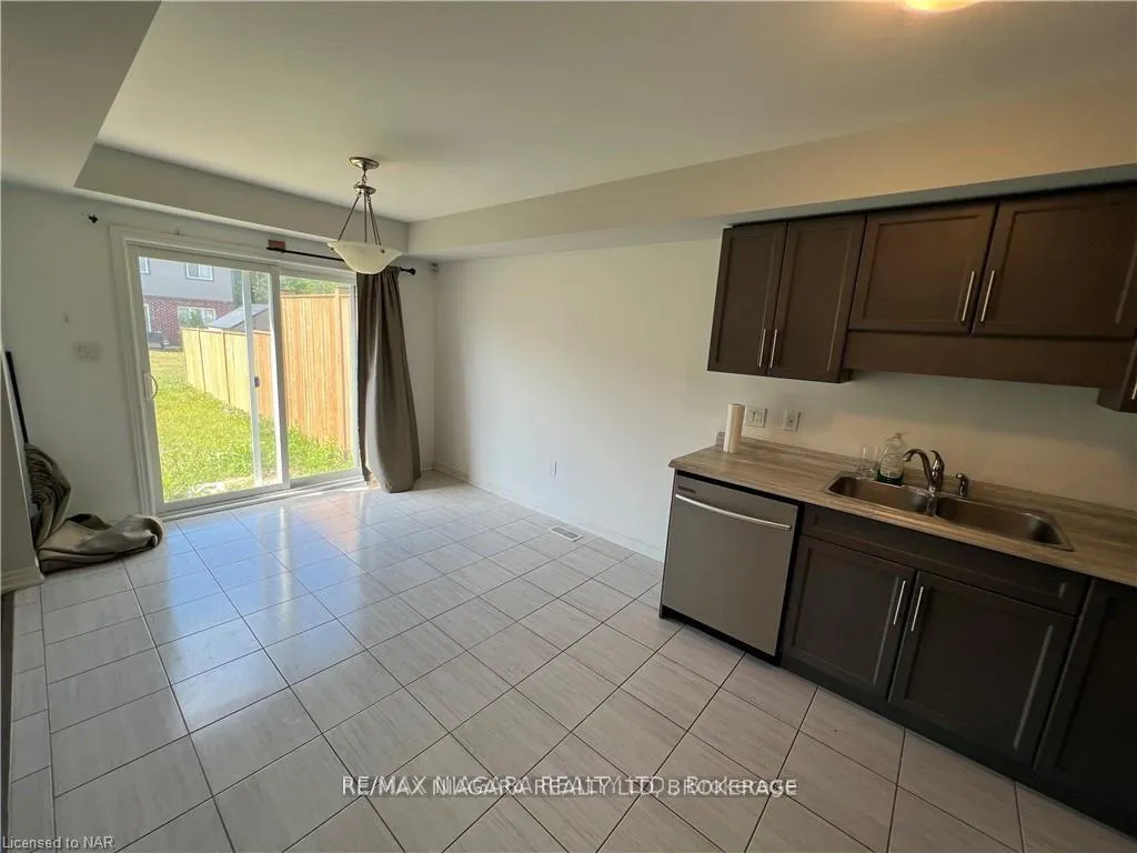 Photo 8 of 8028 Cole Court, Niagara Falls, Oldfield — HOMEH