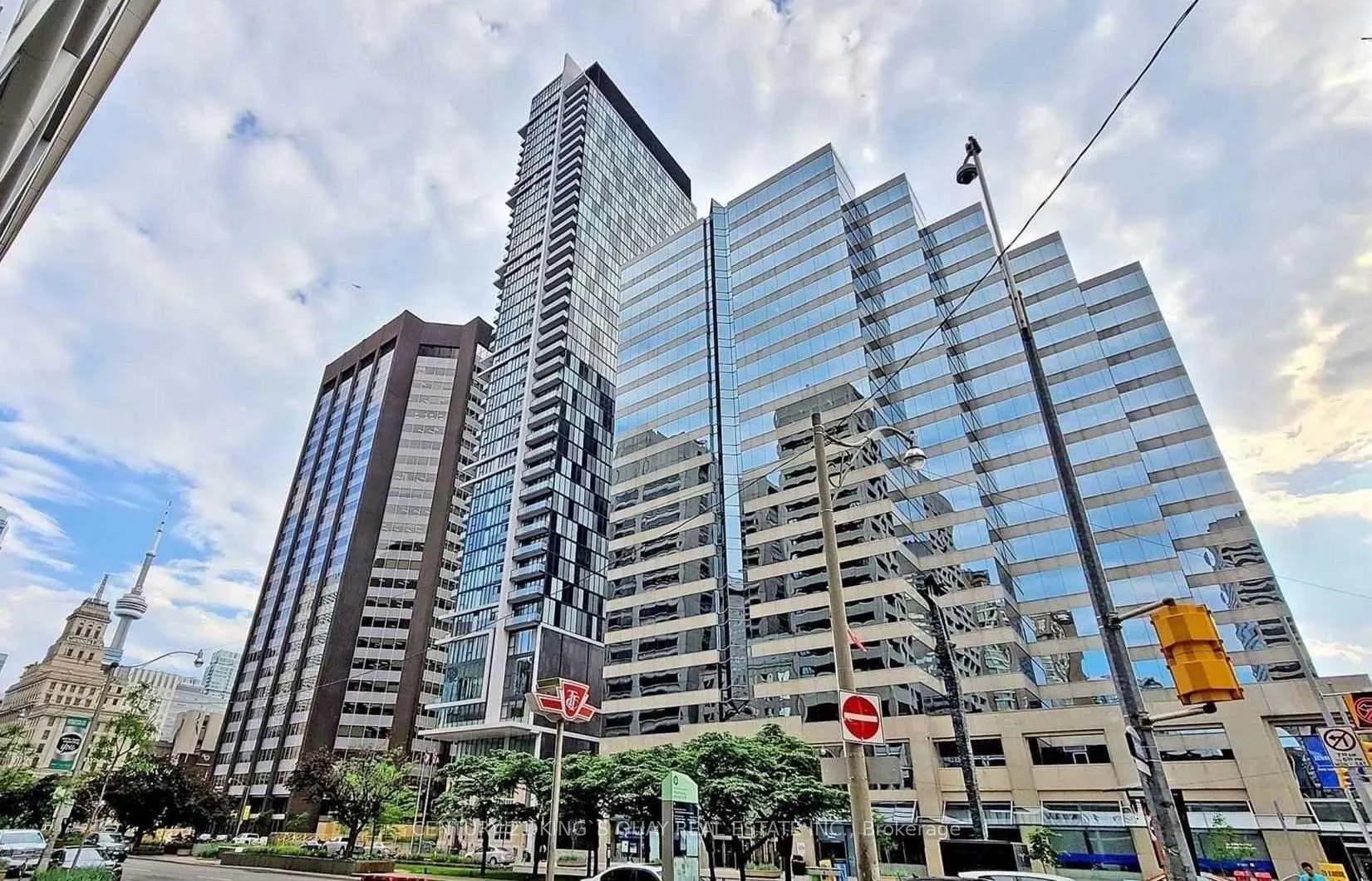 Front of Unit 806, 426 University Avenue