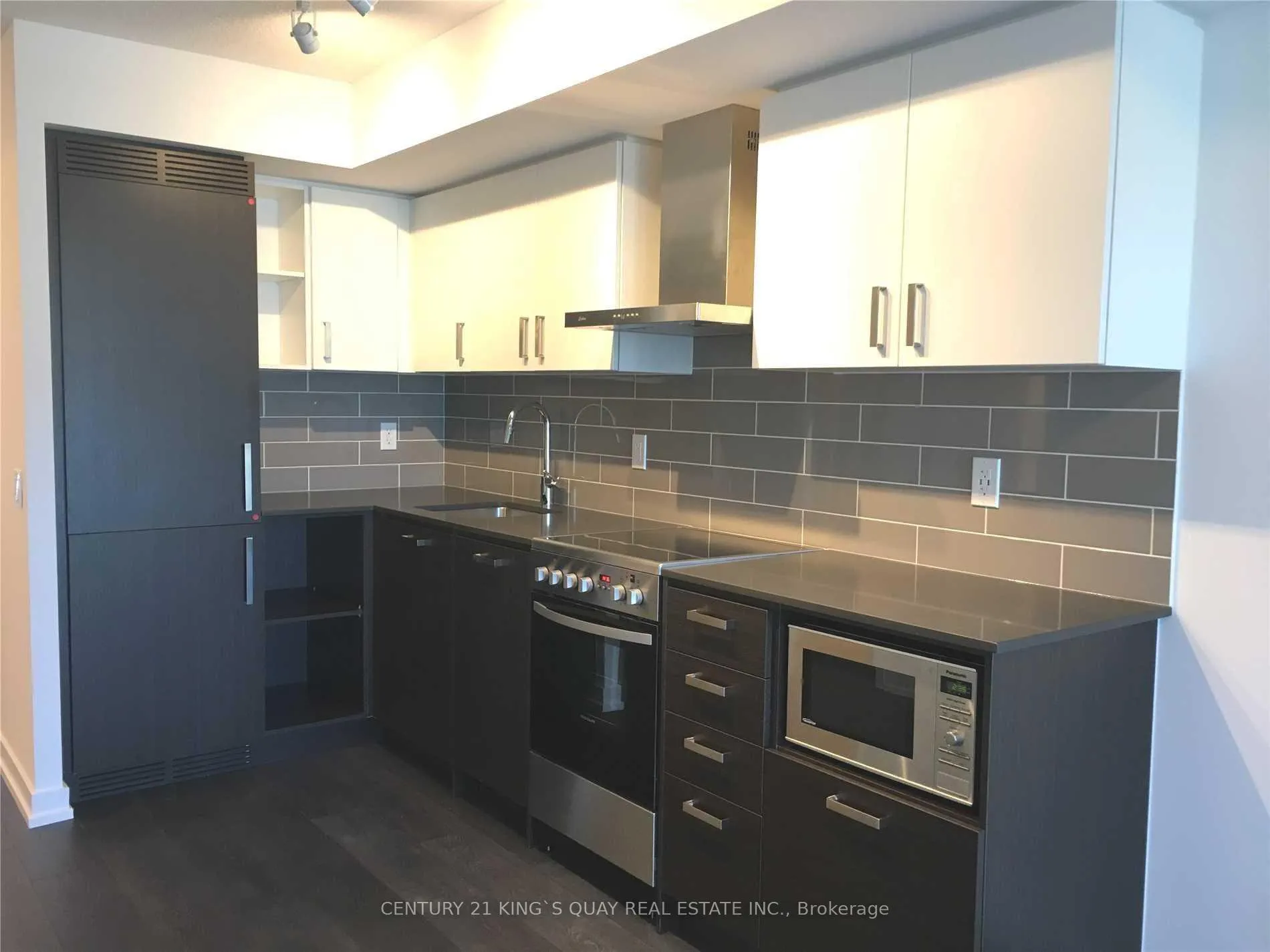 Photo 4 of Unit 603, 125 Redpath Avenue, Toronto, Mount Pleasant West — HOMEH