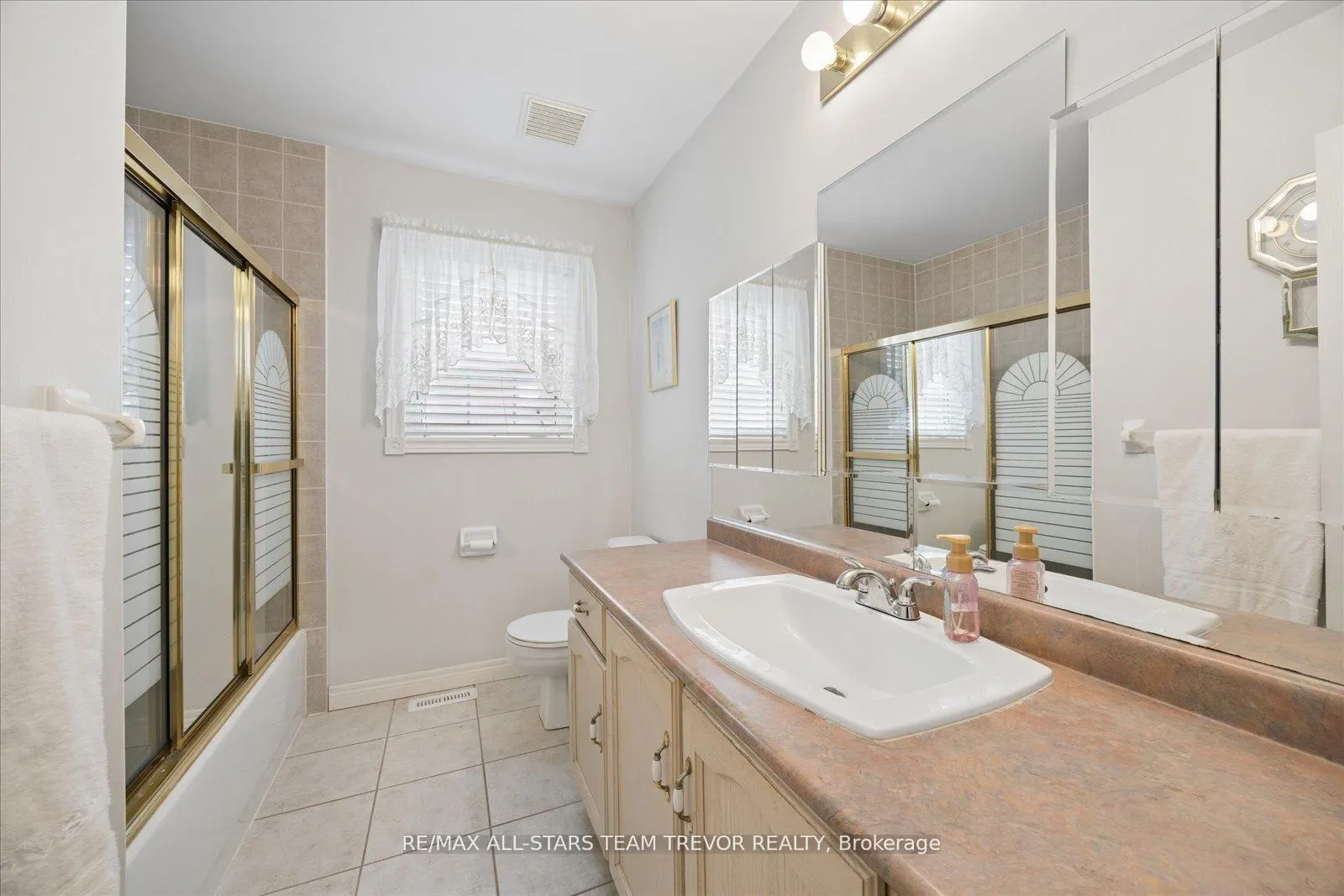 Photo 14 of 9 Ivygreen Road, Georgina, Historic Lakeshore Communities — HOMEH
