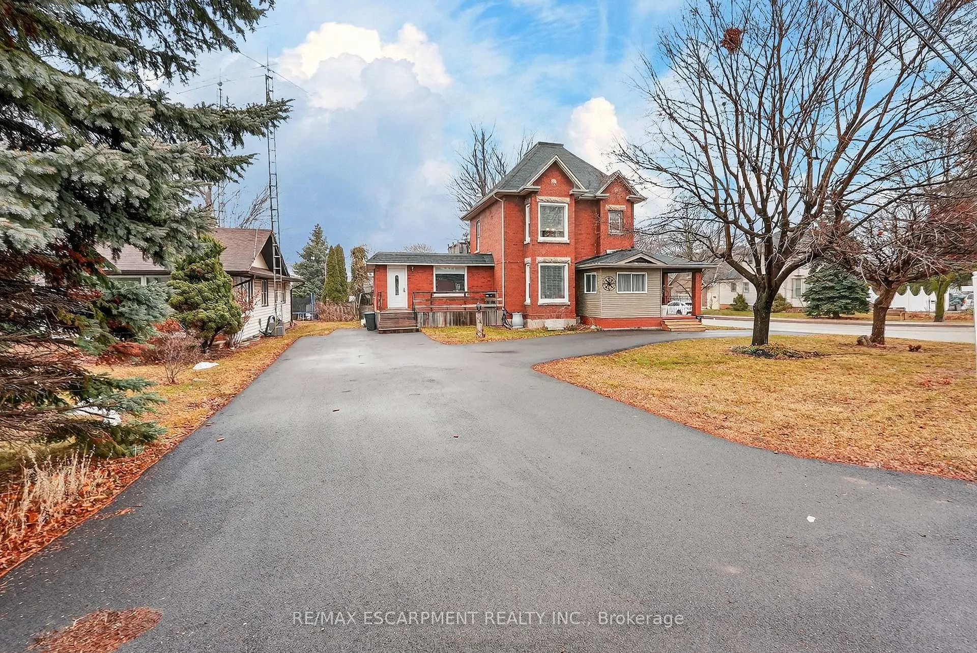 Photo 38 of 287 Main Street E, Grimsby, Grimsby East — HOMEH