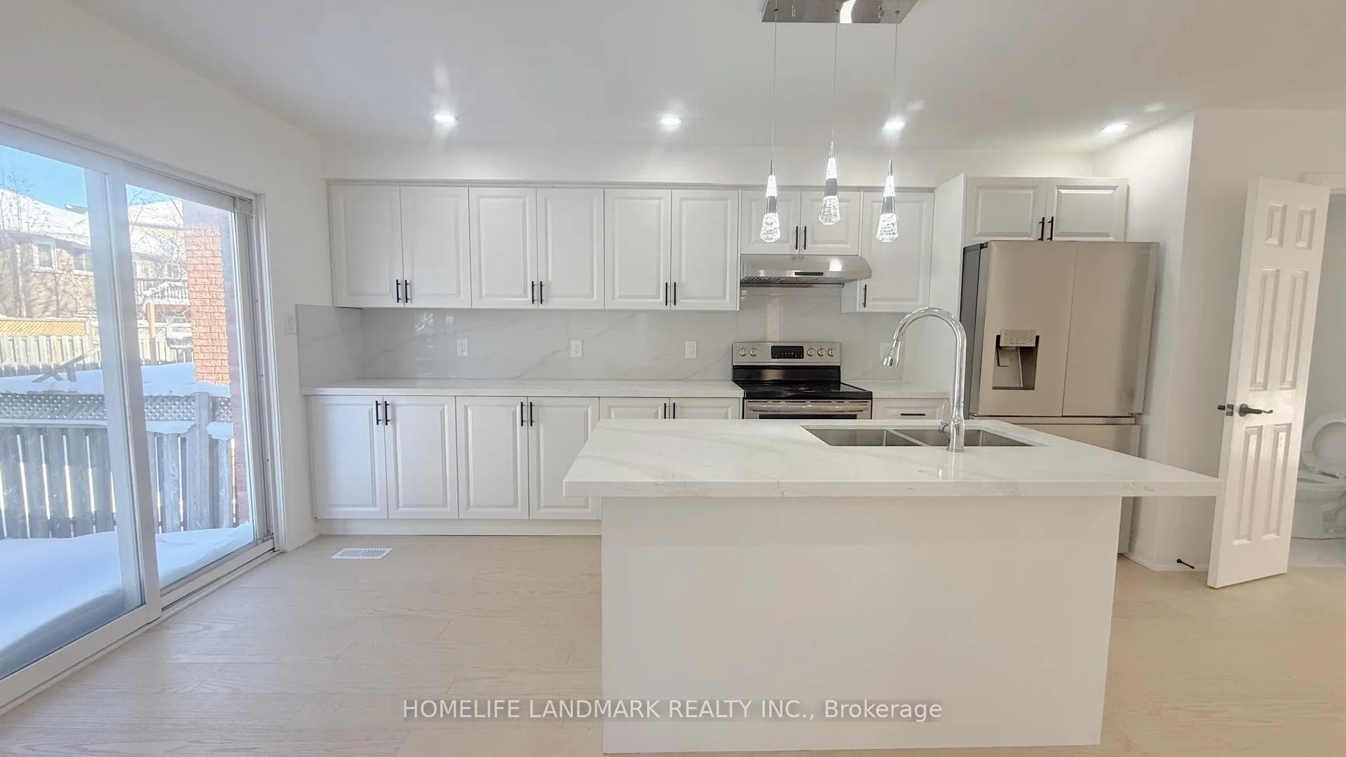 Photo 5 of 115 Chalmers Drive, Barrie, Painswick South — HOMEH