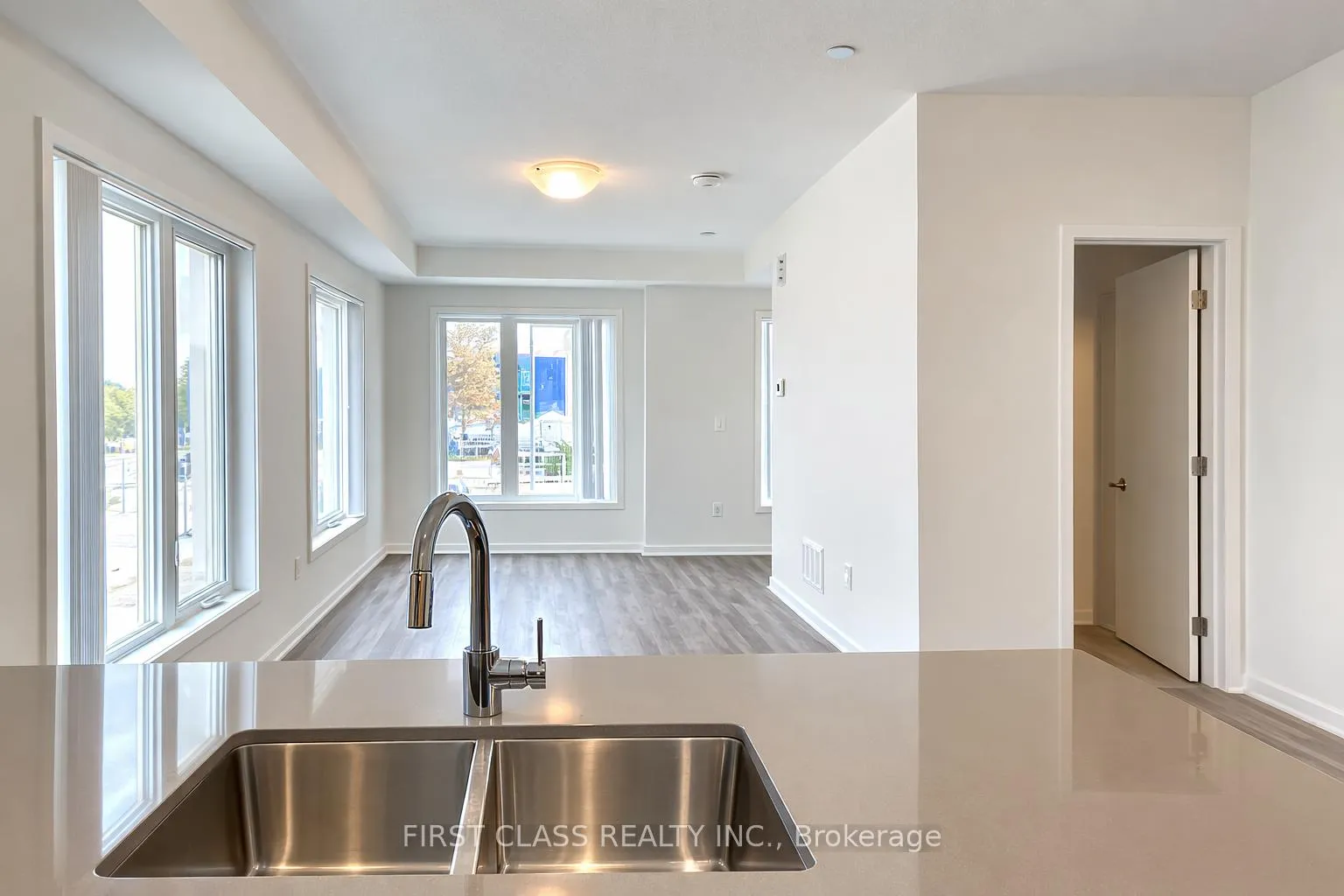 Photo 1 of Unit 170, 151 Honeycrisp Crescent, Vaughan, Vaughan Corporate Centre — HOMEH