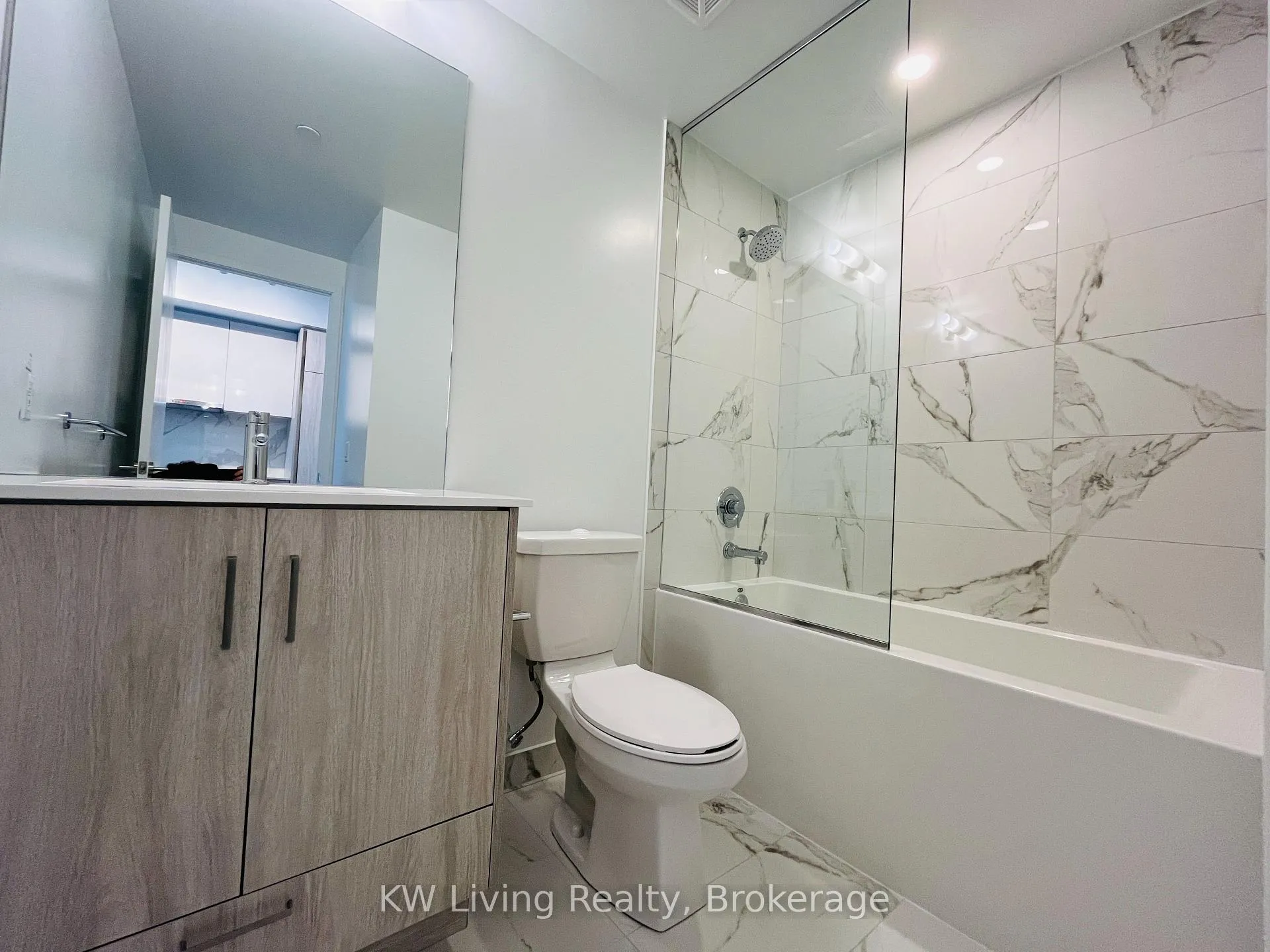 Photo 7 of Unit 1816, 180 Front Street, Toronto, Moss Park — HOMEH