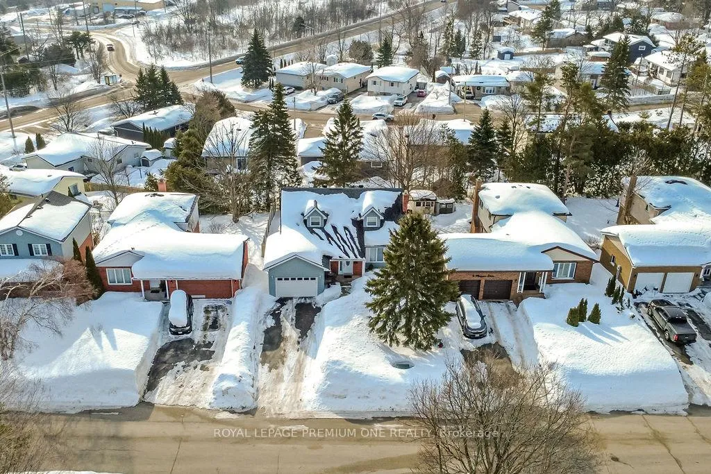 Photo 3 of 7 Mariposa Drive, Orillia — HOMEH