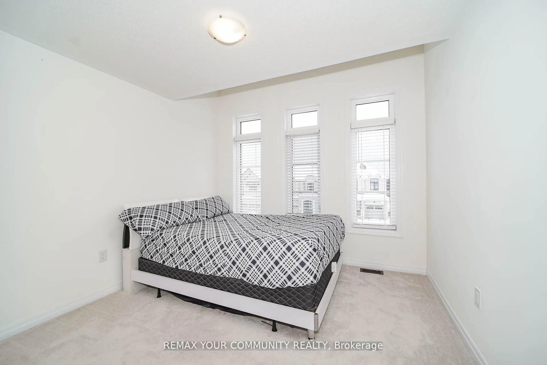 Photo 25 of 146 Flood Avenue, Clarington, Newcastle — HOMEH