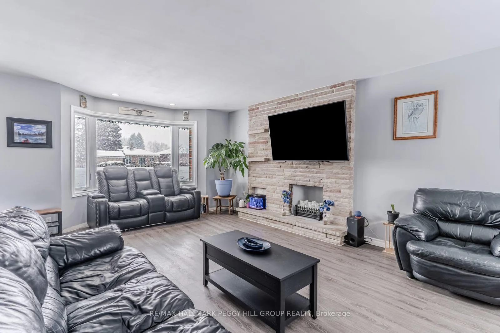Photo 3 of 90 Queen Street E, Springwater, Elmvale — HOMEH