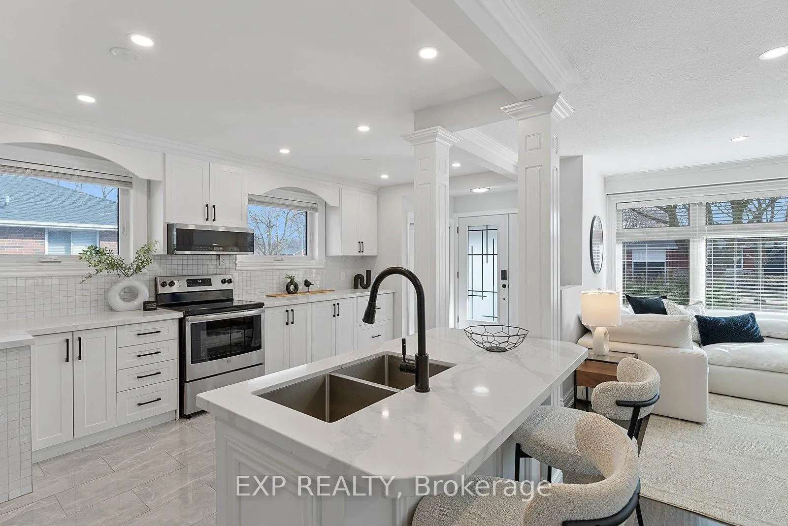Photo 1 of 39 Hobden Place, Etobicoke, Willowridge-Martingrove-Richview — HOMEH