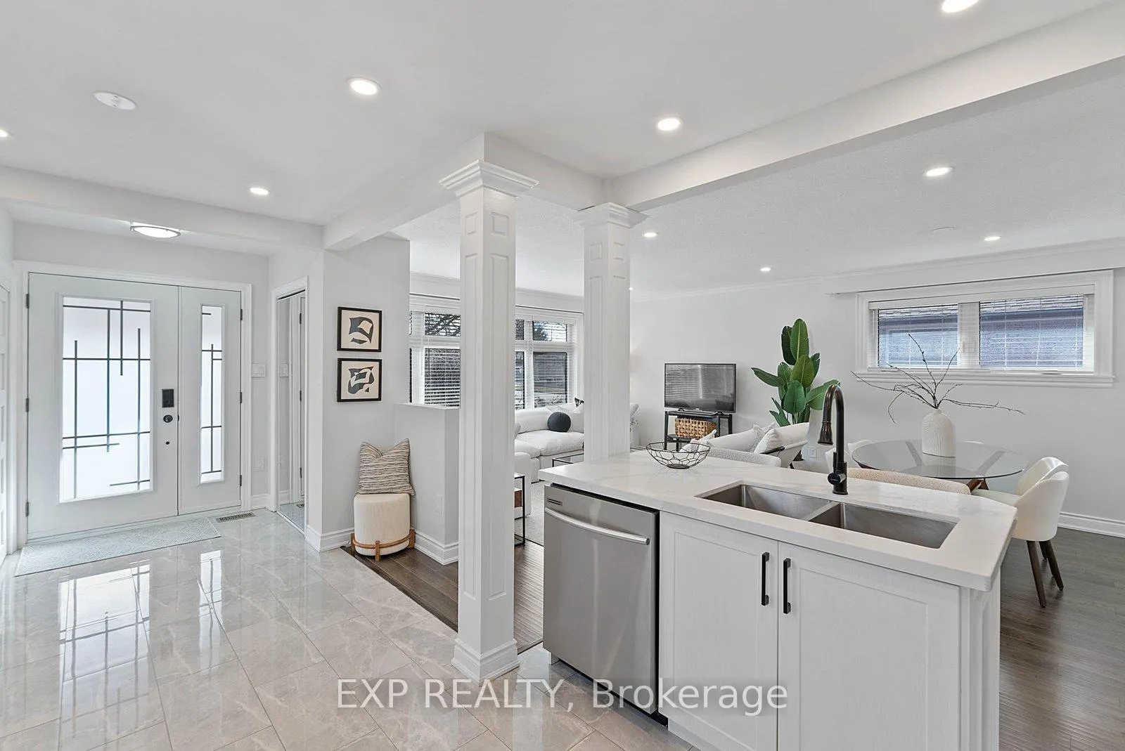 Photo 2 of 39 Hobden Place, Etobicoke, Willowridge-Martingrove-Richview — HOMEH