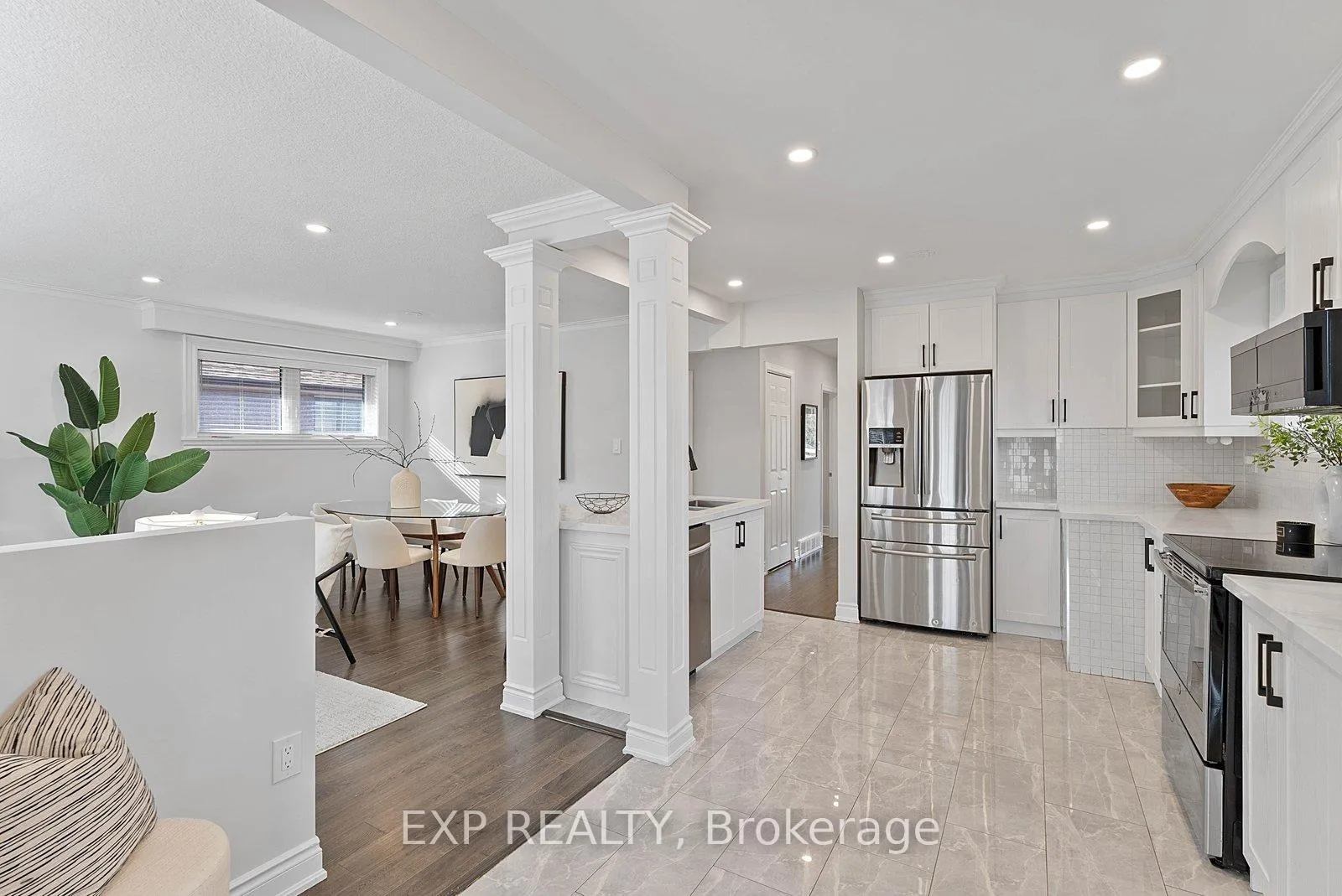 Photo 3 of 39 Hobden Place, Etobicoke, Willowridge-Martingrove-Richview — HOMEH