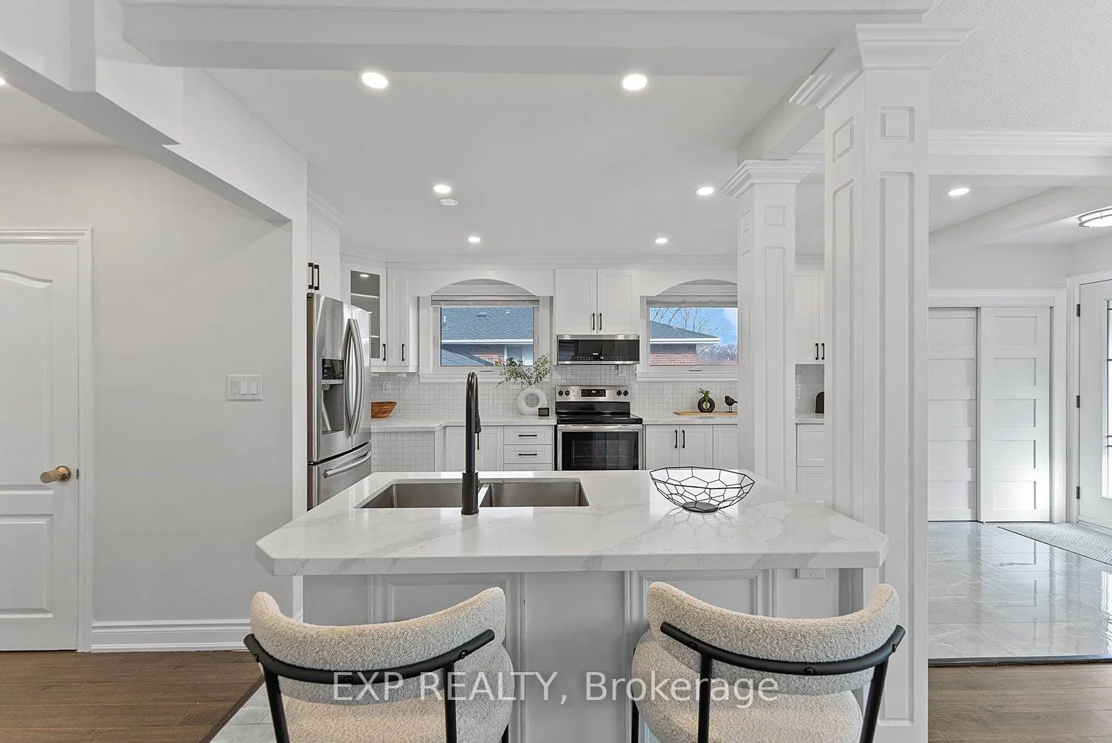 Photo 6 of 39 Hobden Place, Etobicoke, Willowridge-Martingrove-Richview — HOMEH