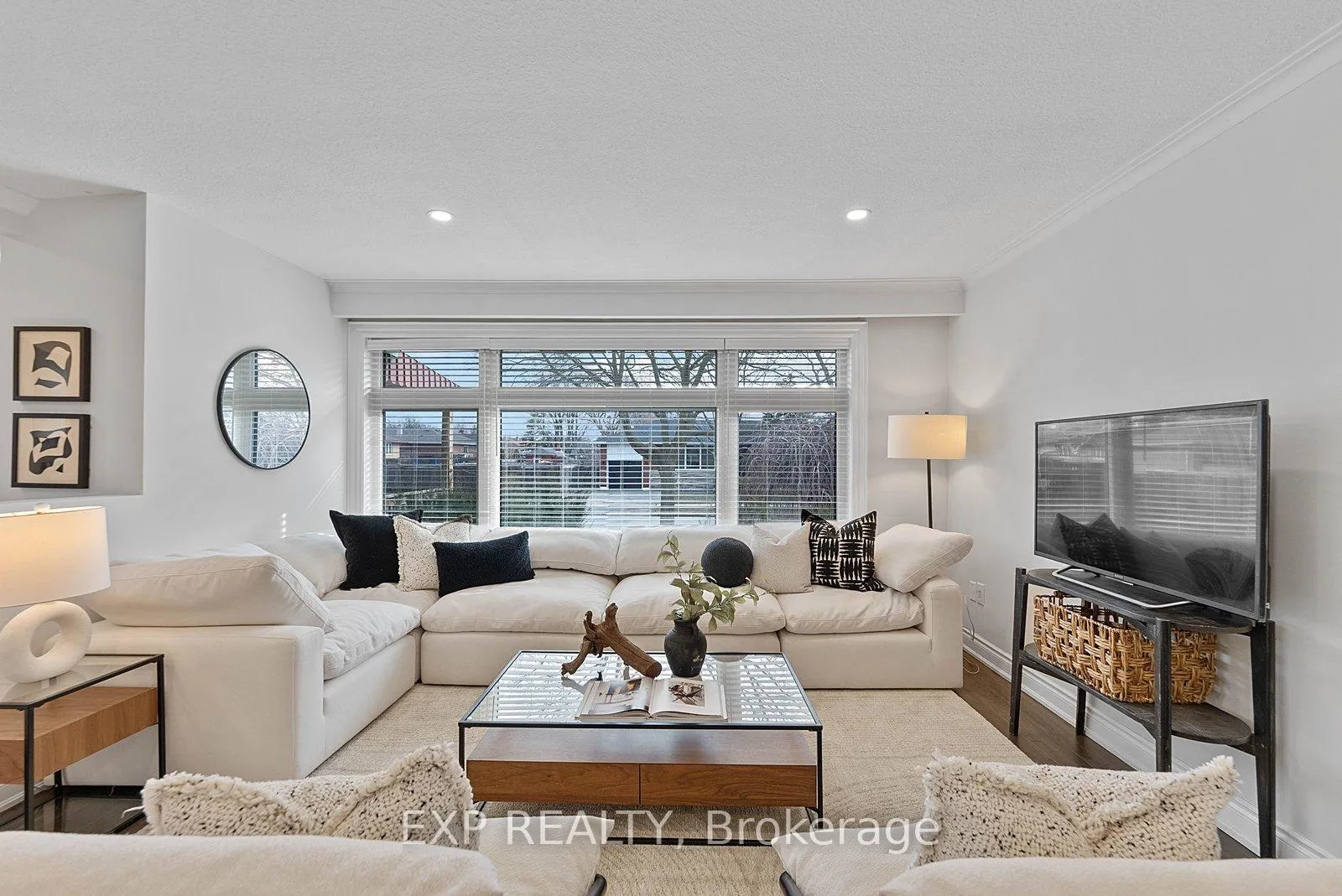 Photo 7 of 39 Hobden Place, Etobicoke, Willowridge-Martingrove-Richview — HOMEH