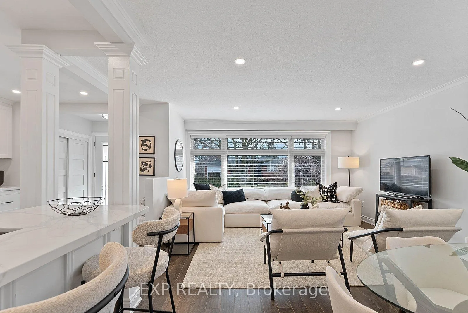 Photo 8 of 39 Hobden Place, Etobicoke, Willowridge-Martingrove-Richview — HOMEH