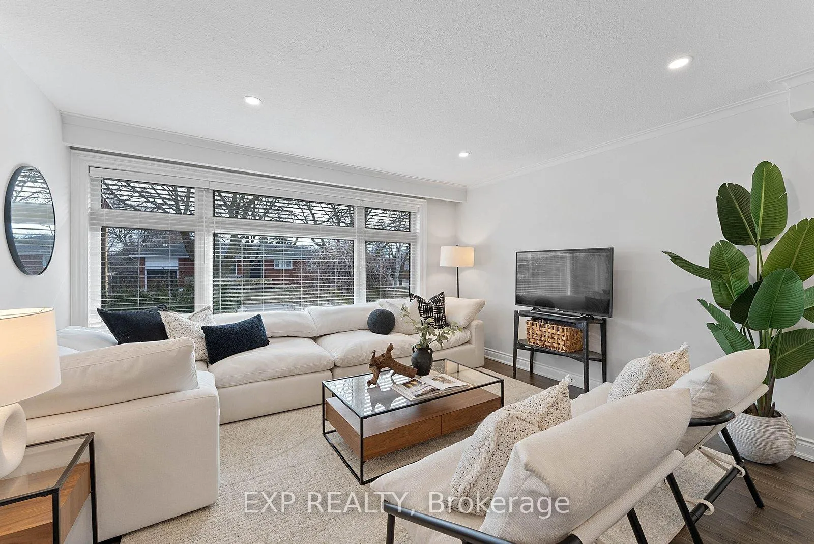 Photo 9 of 39 Hobden Place, Etobicoke, Willowridge-Martingrove-Richview — HOMEH