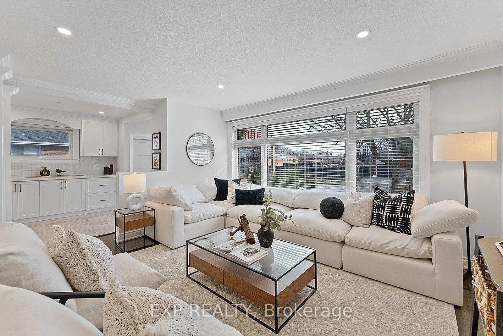 Photo 10 of 39 Hobden Place, Etobicoke, Willowridge-Martingrove-Richview — HOMEH