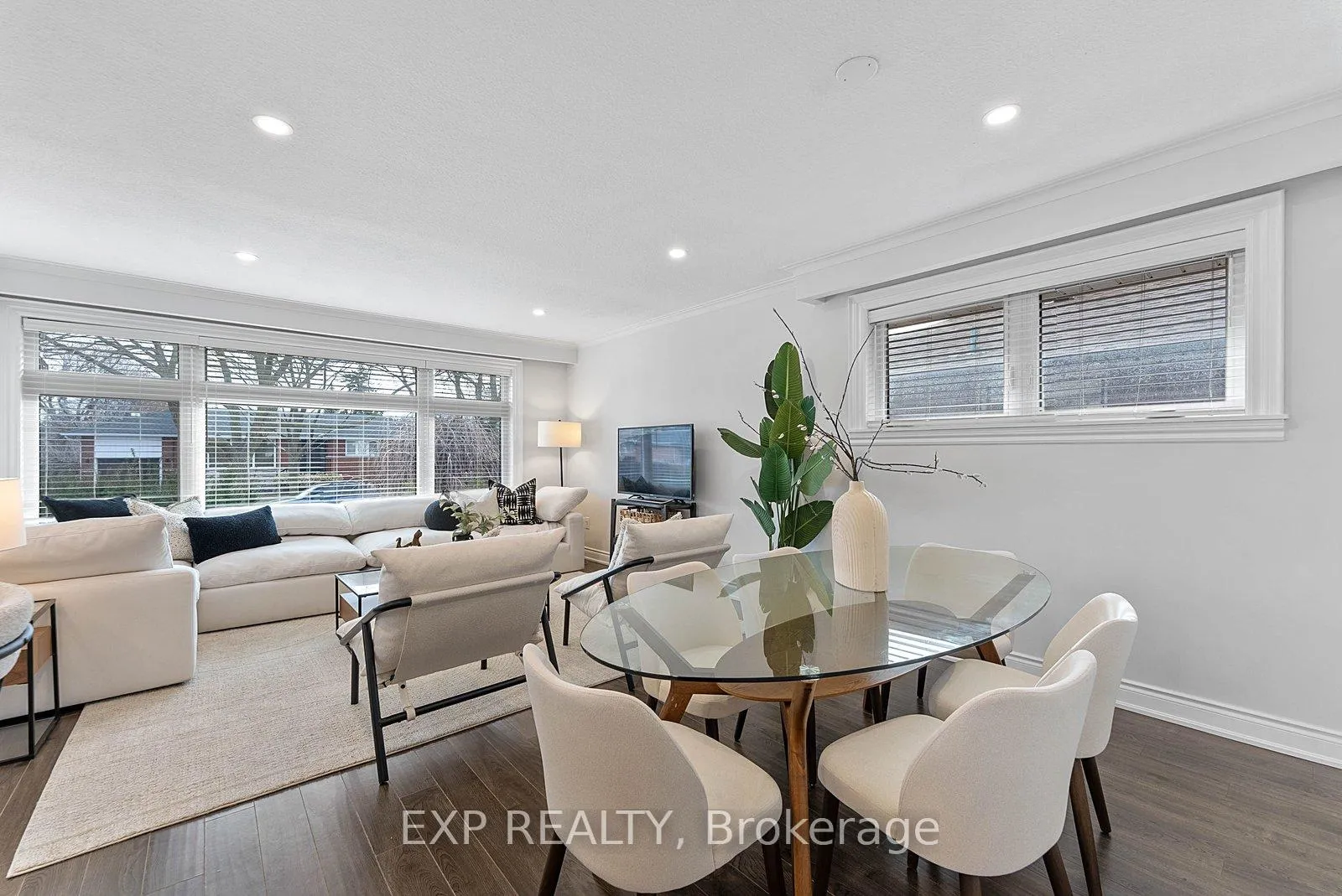 Photo 12 of 39 Hobden Place, Etobicoke, Willowridge-Martingrove-Richview — HOMEH