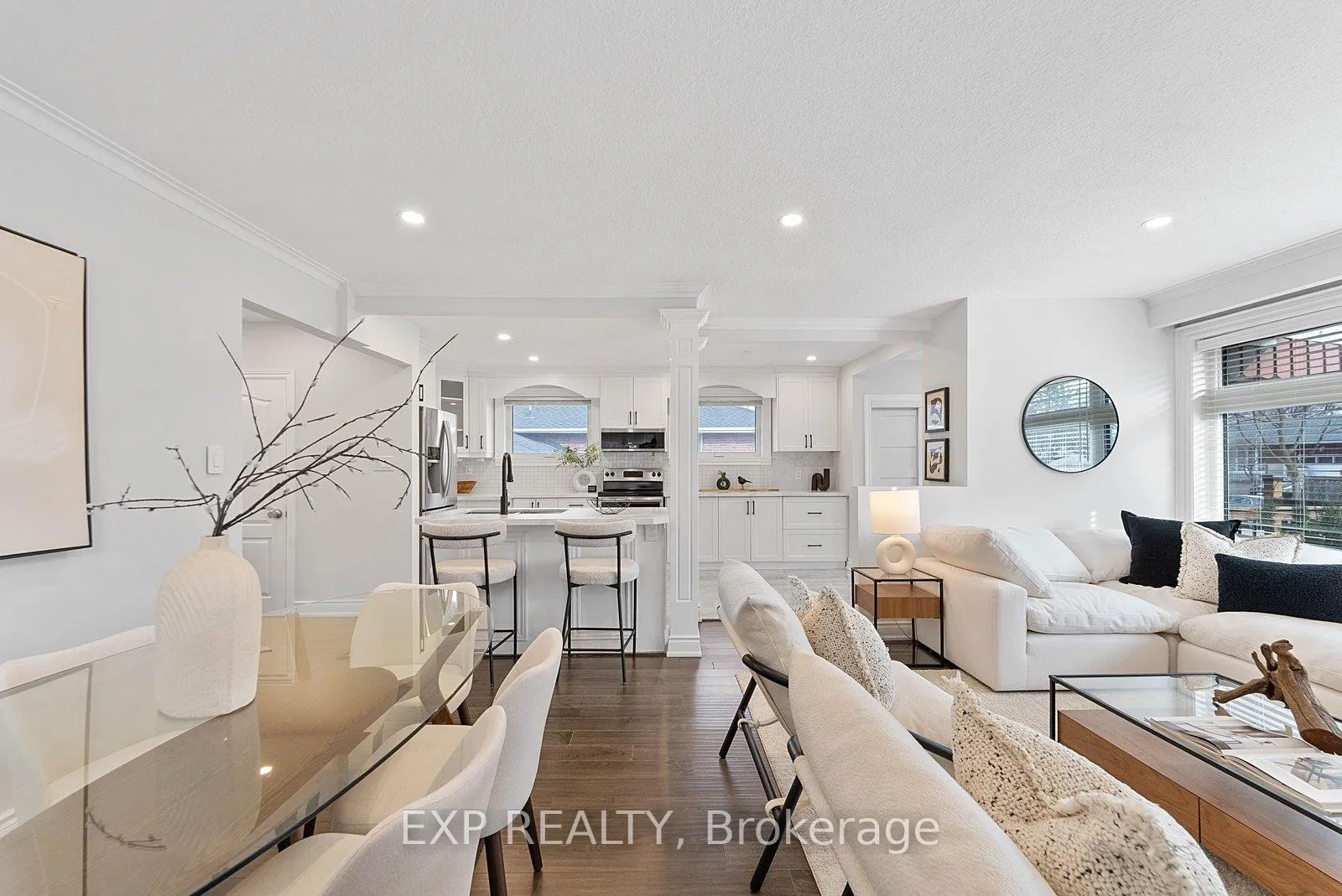 Photo 13 of 39 Hobden Place, Etobicoke, Willowridge-Martingrove-Richview — HOMEH