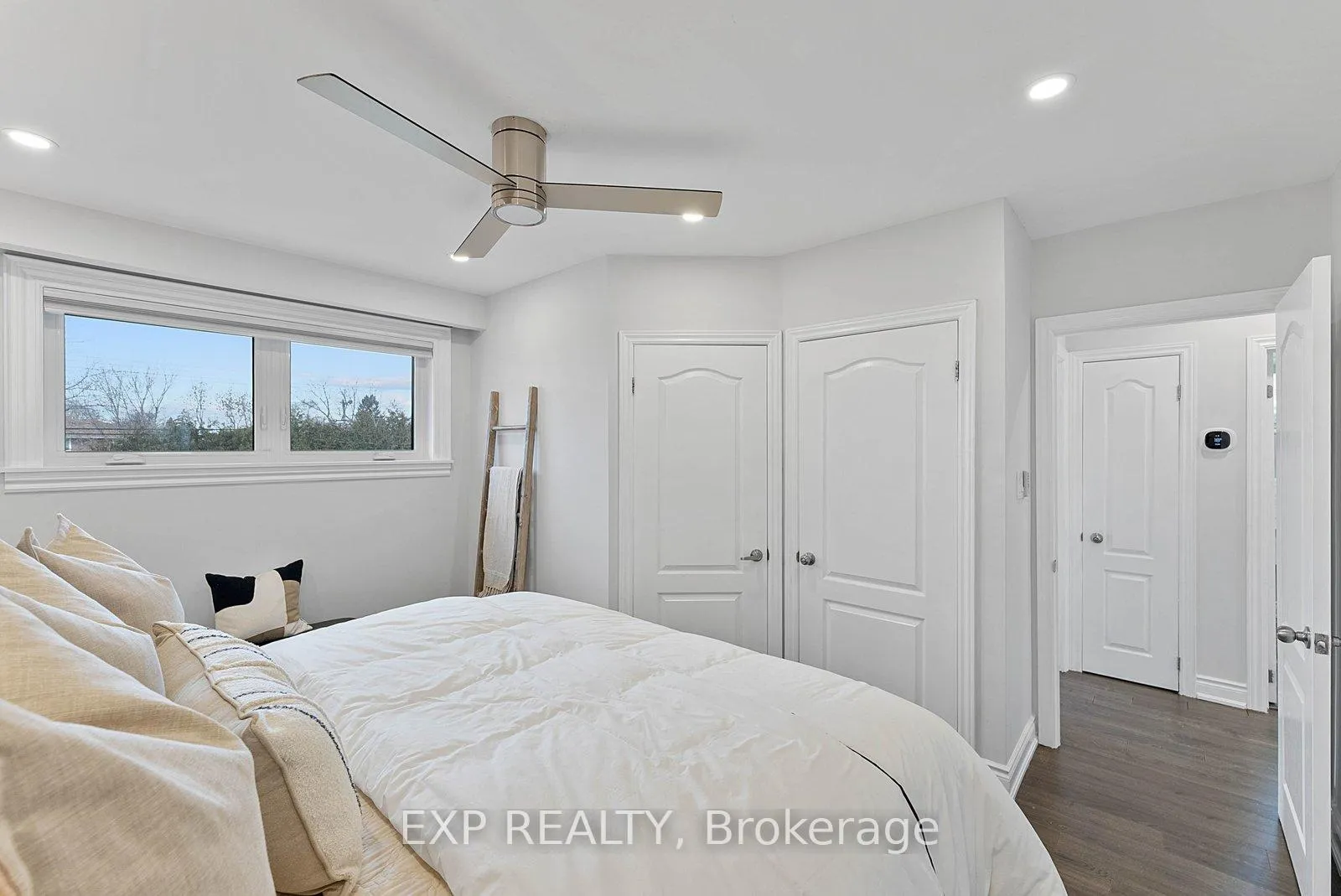 Photo 15 of 39 Hobden Place, Etobicoke, Willowridge-Martingrove-Richview — HOMEH