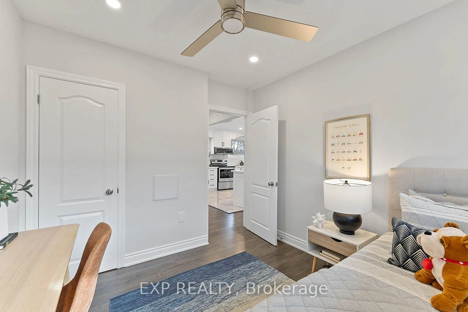 Photo 18 of 39 Hobden Place, Etobicoke, Willowridge-Martingrove-Richview — HOMEH