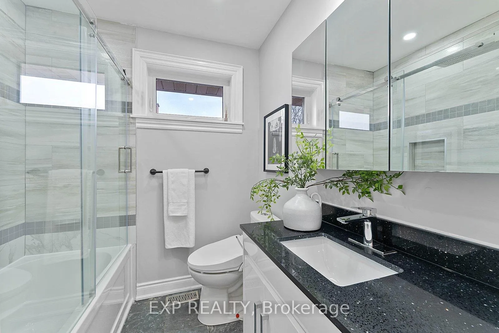 Photo 21 of 39 Hobden Place, Etobicoke, Willowridge-Martingrove-Richview — HOMEH
