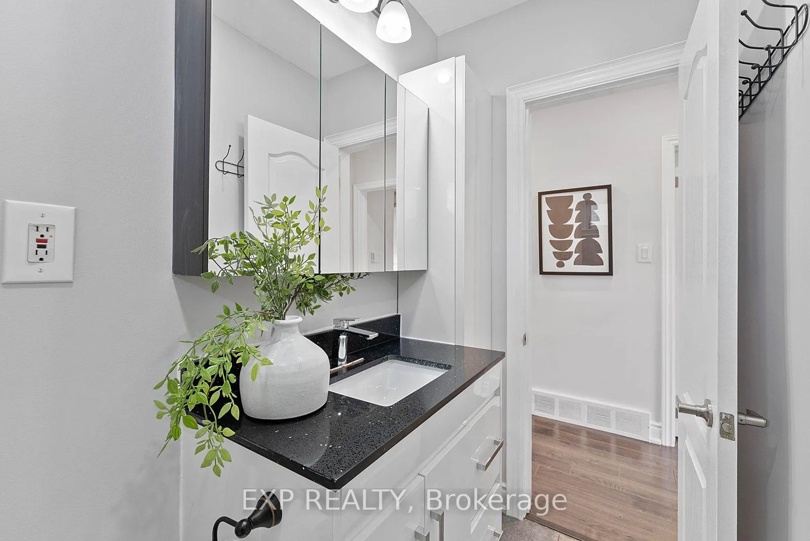 Photo 22 of 39 Hobden Place, Etobicoke, Willowridge-Martingrove-Richview — HOMEH