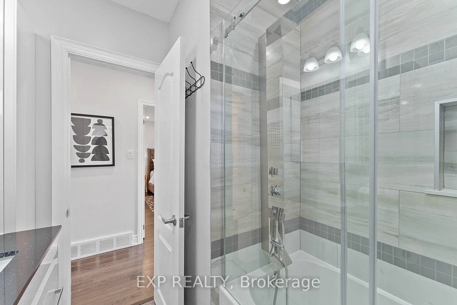 Photo 23 of 39 Hobden Place, Etobicoke, Willowridge-Martingrove-Richview — HOMEH