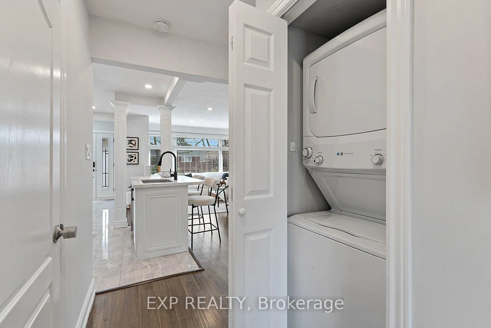 Photo 24 of 39 Hobden Place, Etobicoke, Willowridge-Martingrove-Richview — HOMEH
