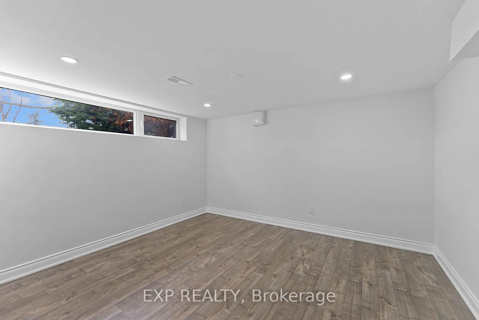 Photo 31 of 39 Hobden Place, Etobicoke, Willowridge-Martingrove-Richview — HOMEH