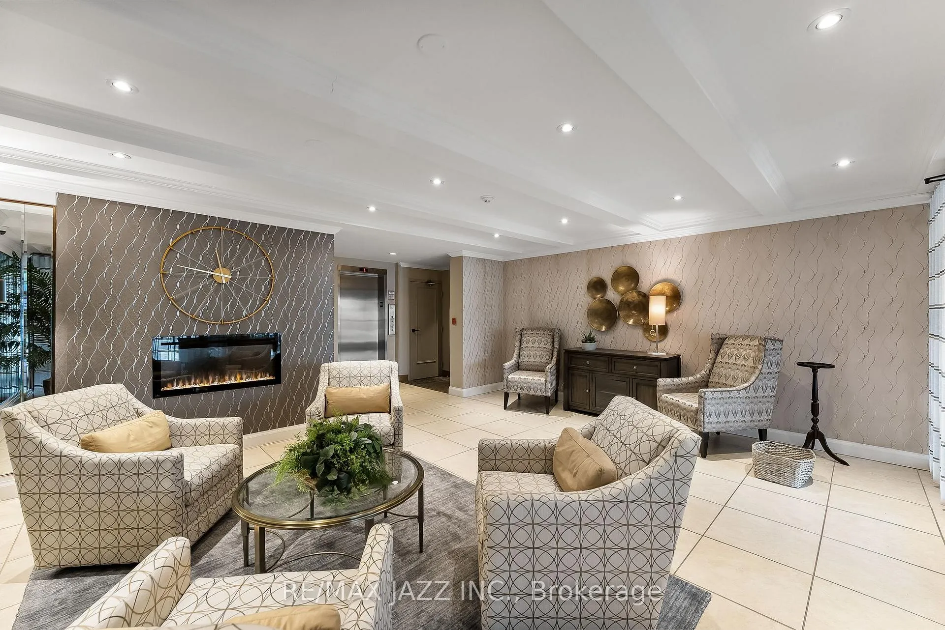Photo 5 of Unit 403, 337 Simcoe Street N, Oshawa, O'Neill — HOMEH