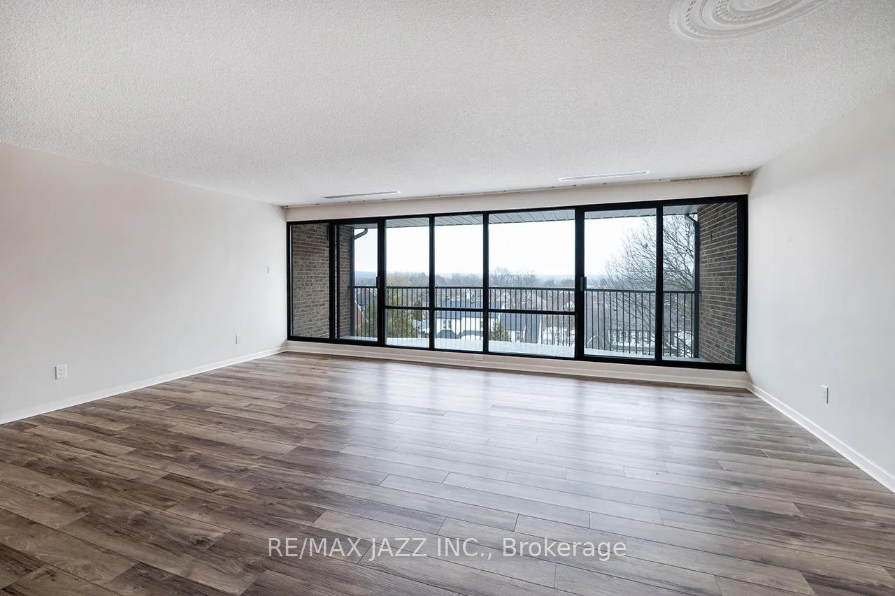 Photo 9 of Unit 403, 337 Simcoe Street N, Oshawa, O'Neill — HOMEH