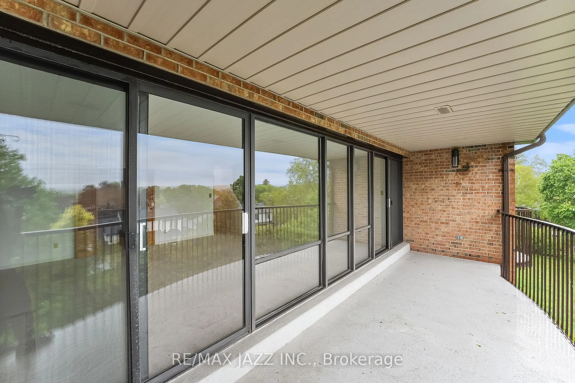 Photo 11 of Unit 403, 337 Simcoe Street N, Oshawa, O'Neill — HOMEH