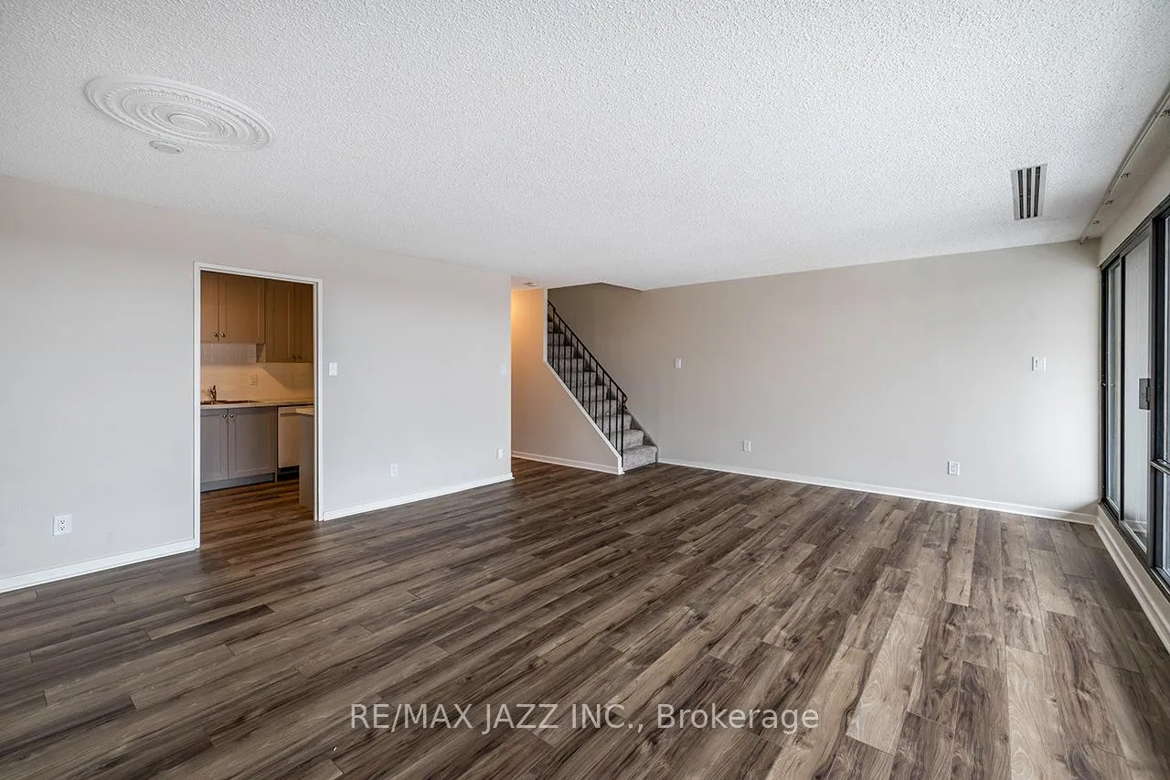Photo 13 of Unit 403, 337 Simcoe Street N, Oshawa, O'Neill — HOMEH