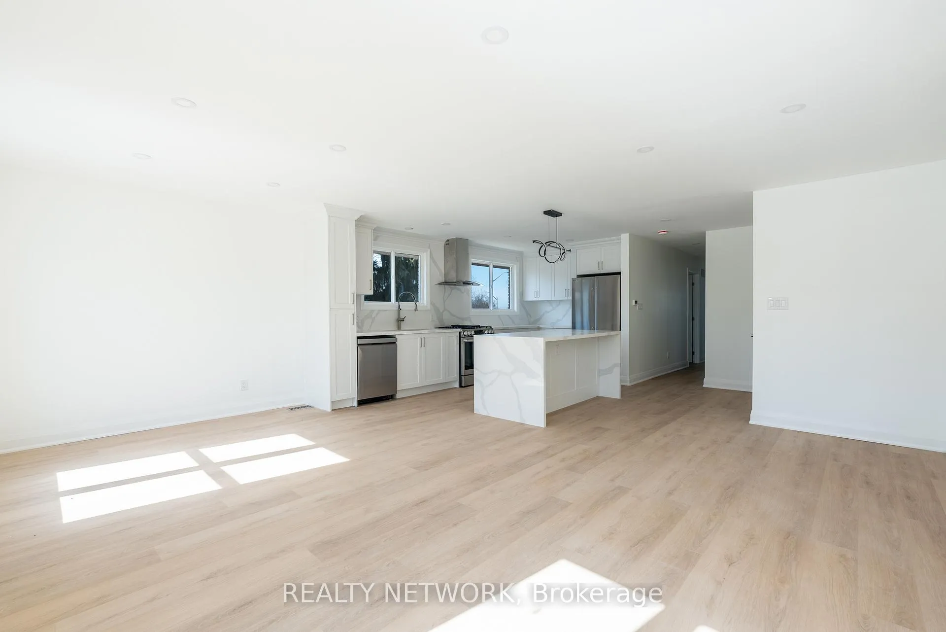 Photo 10 of 64 Brookstream Court, Hamilton, Red Hill — HOMEH