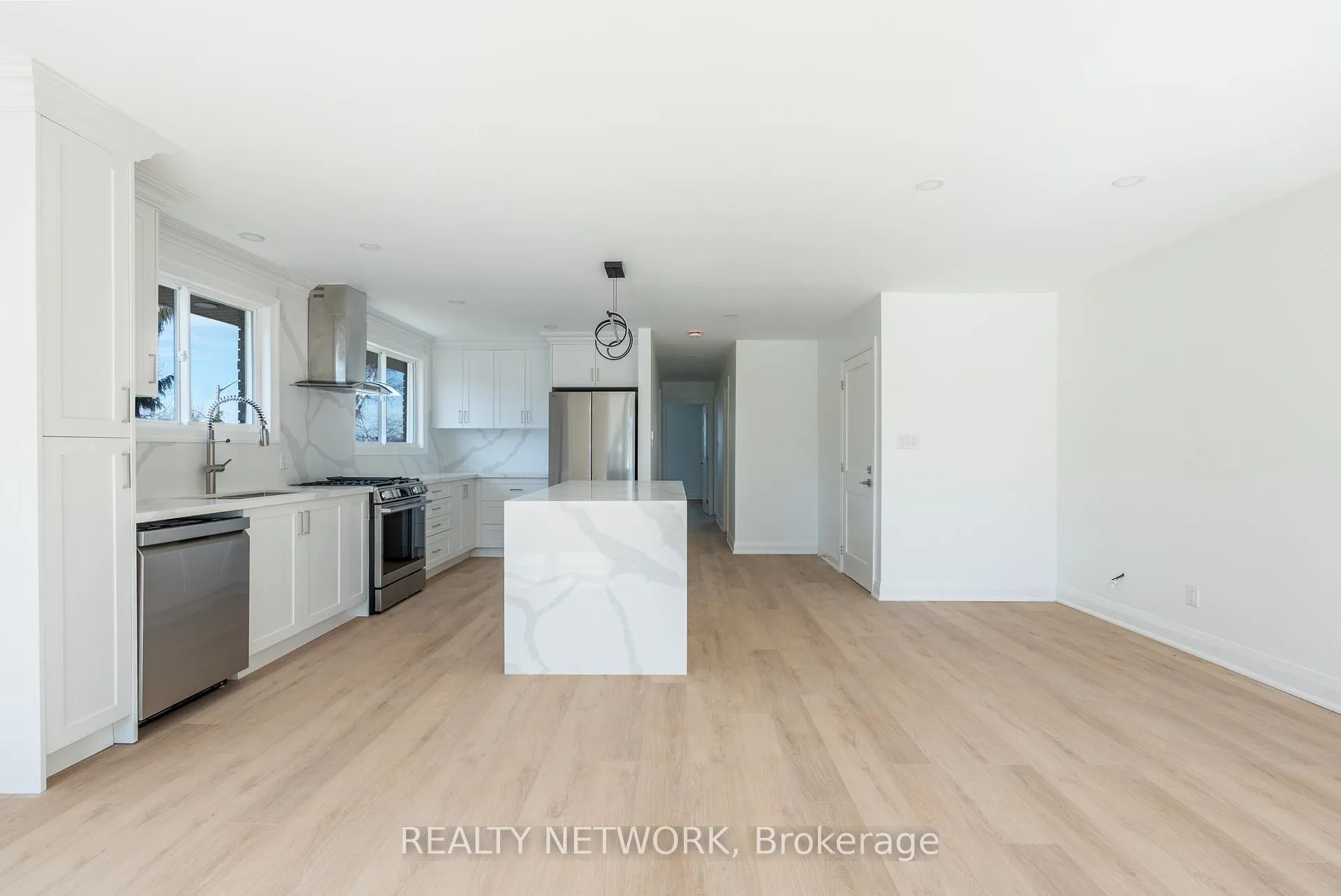 Photo 11 of 64 Brookstream Court, Hamilton, Red Hill — HOMEH