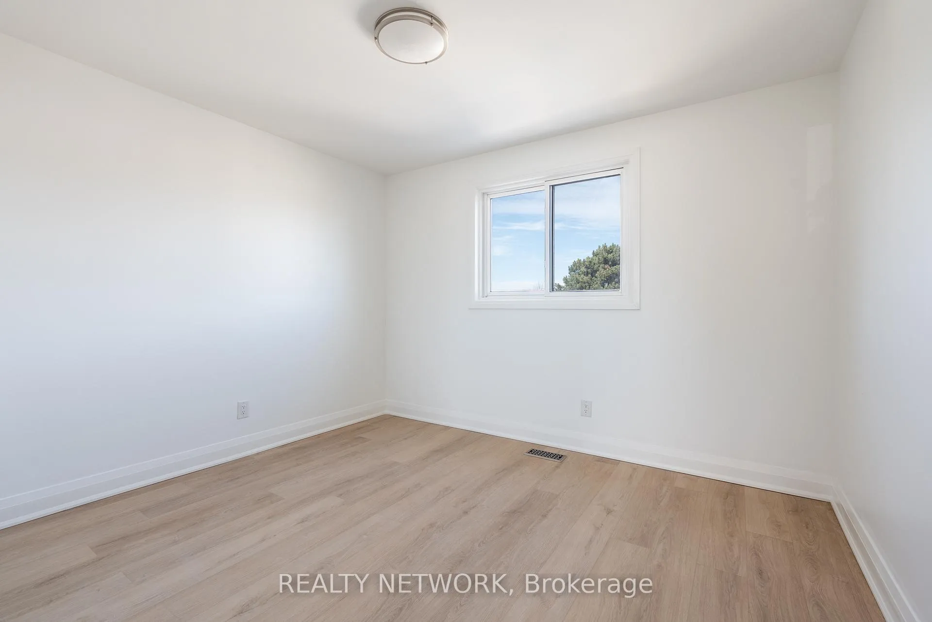 Photo 19 of 64 Brookstream Court, Hamilton, Red Hill — HOMEH