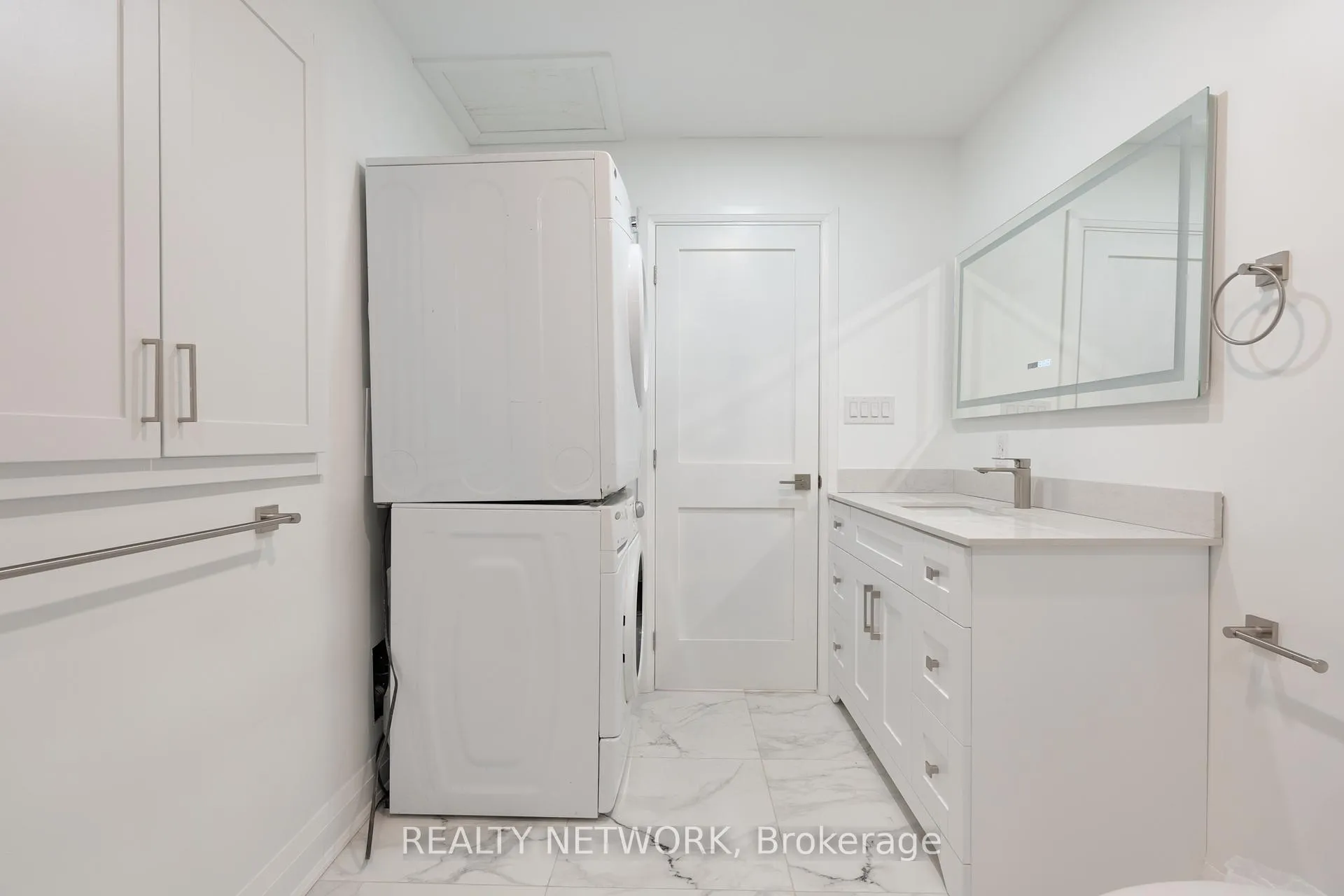 Photo 23 of 64 Brookstream Court, Hamilton, Red Hill — HOMEH