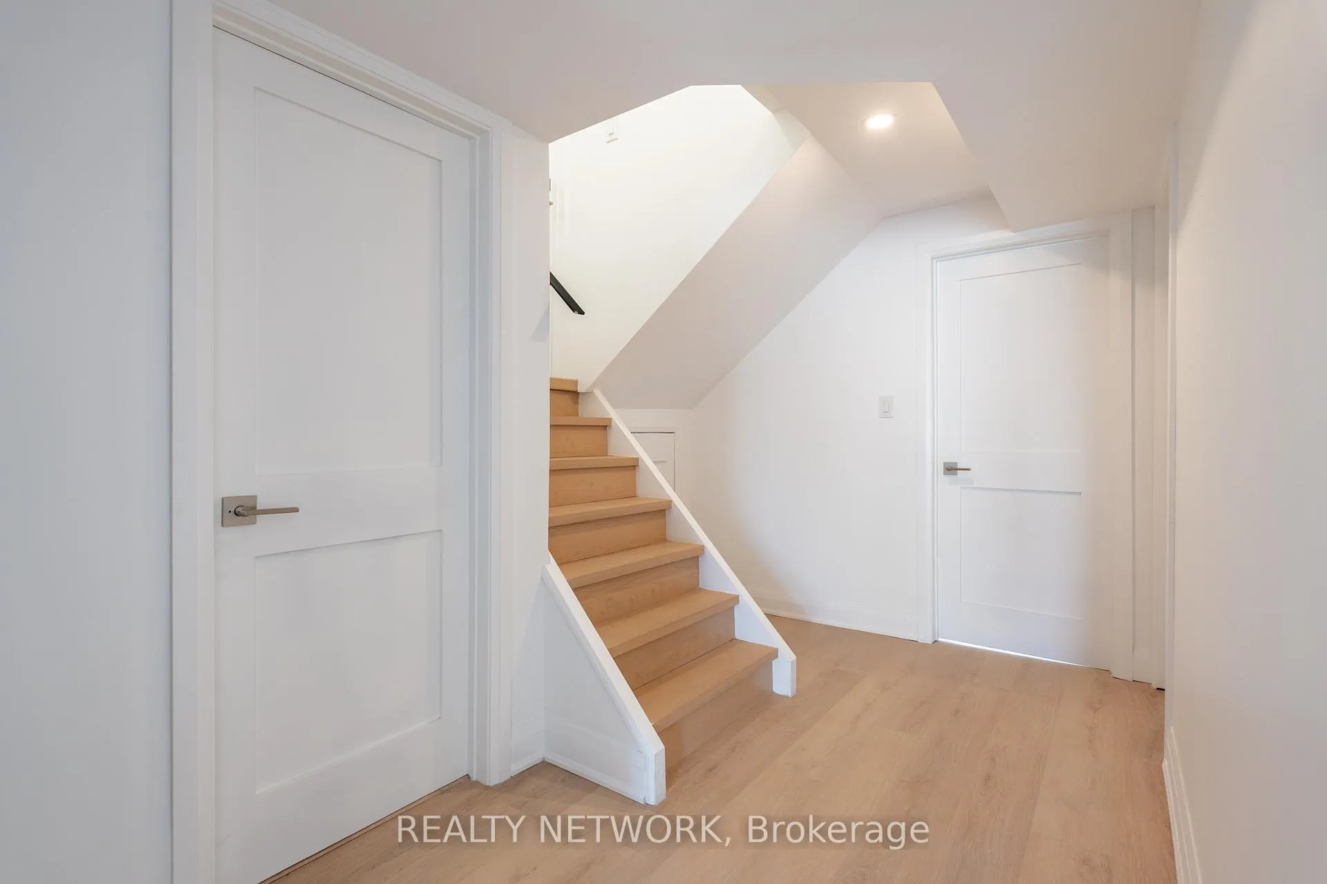 Photo 24 of 64 Brookstream Court, Hamilton, Red Hill — HOMEH