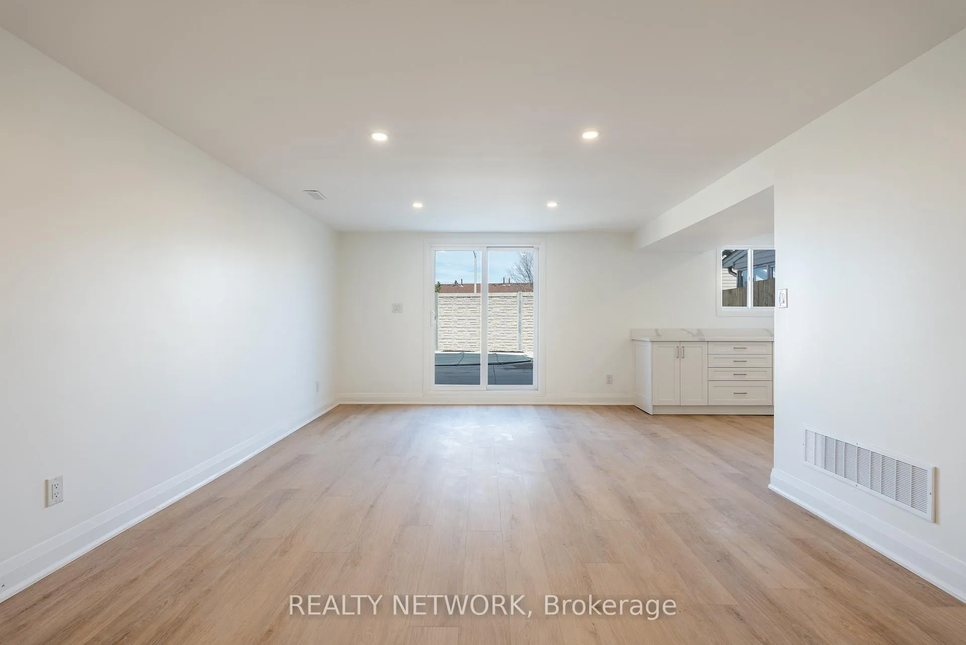 Photo 27 of 64 Brookstream Court, Hamilton, Red Hill — HOMEH