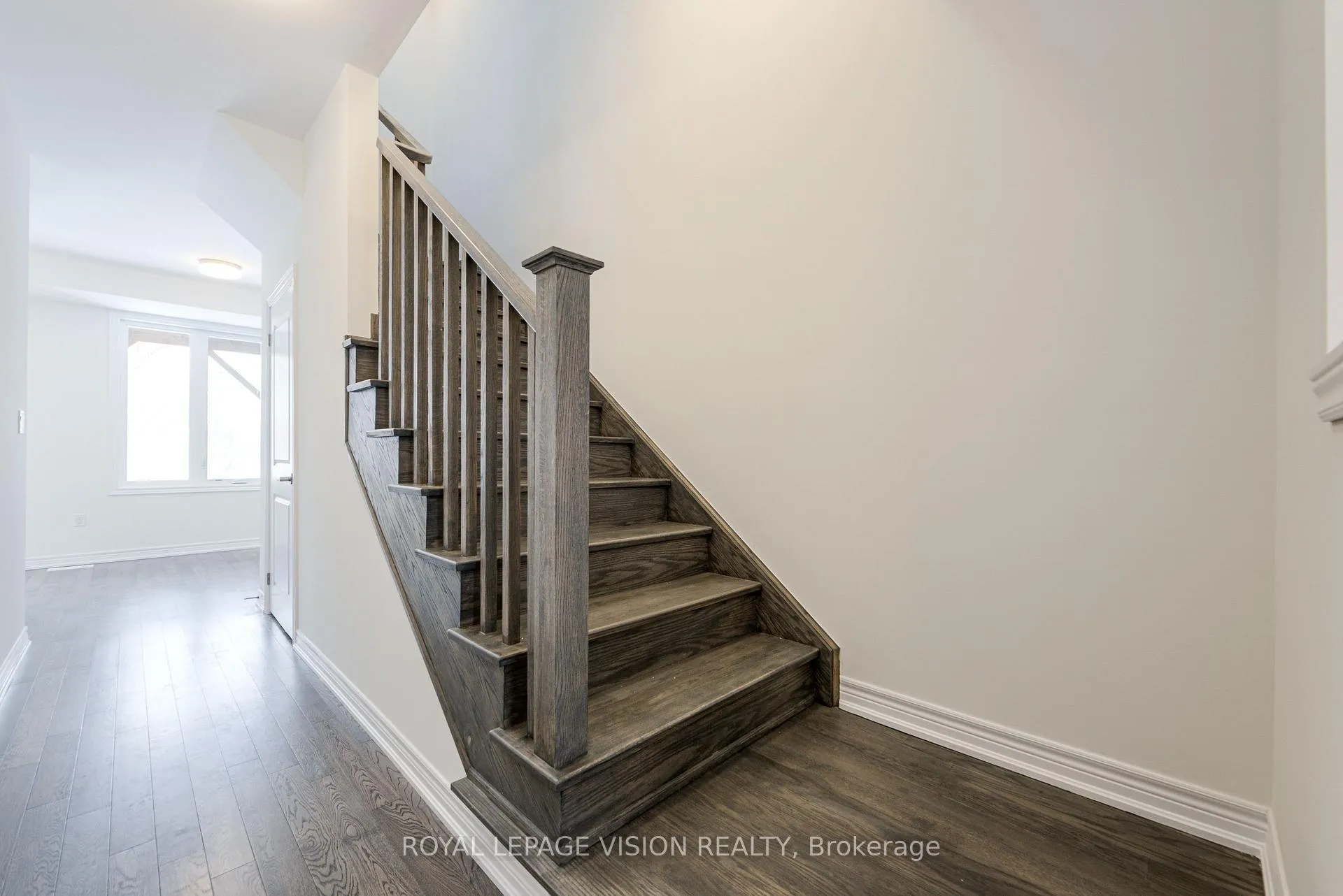 Photo 4 of 51 Folcroft Street, Brampton, Credit Valley — HOMEH