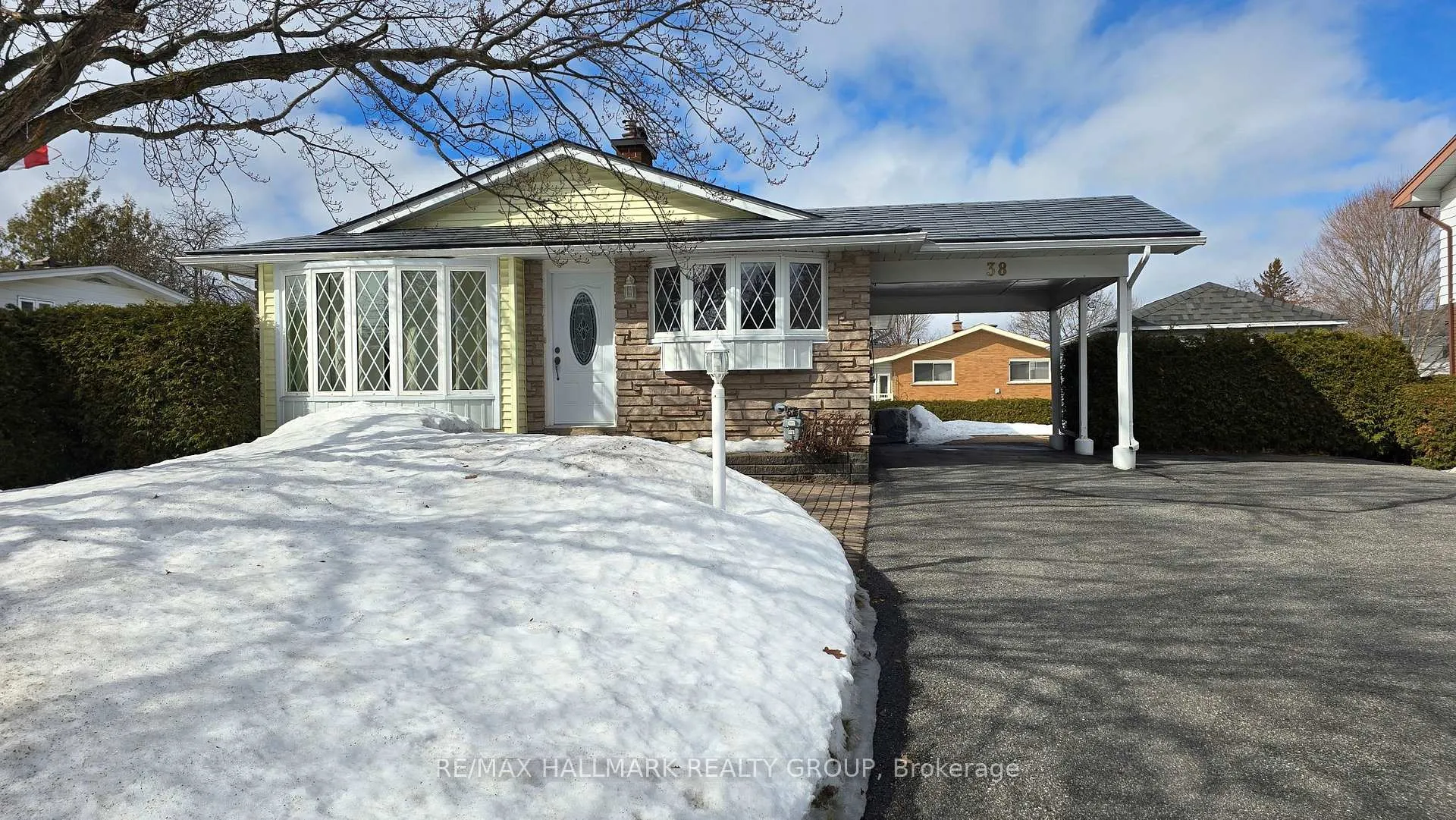 Photo 1 of 38 Hadley Circle, Ottawa, Bells Corners — HOMEH