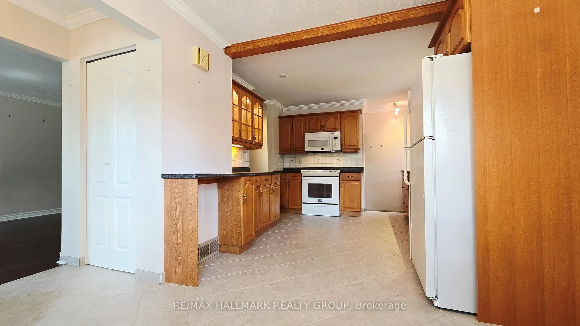 Photo 6 of 38 Hadley Circle, Ottawa, Bells Corners — HOMEH