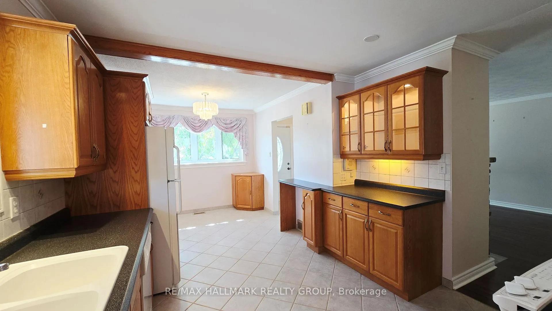 Photo 9 of 38 Hadley Circle, Ottawa, Bells Corners — HOMEH