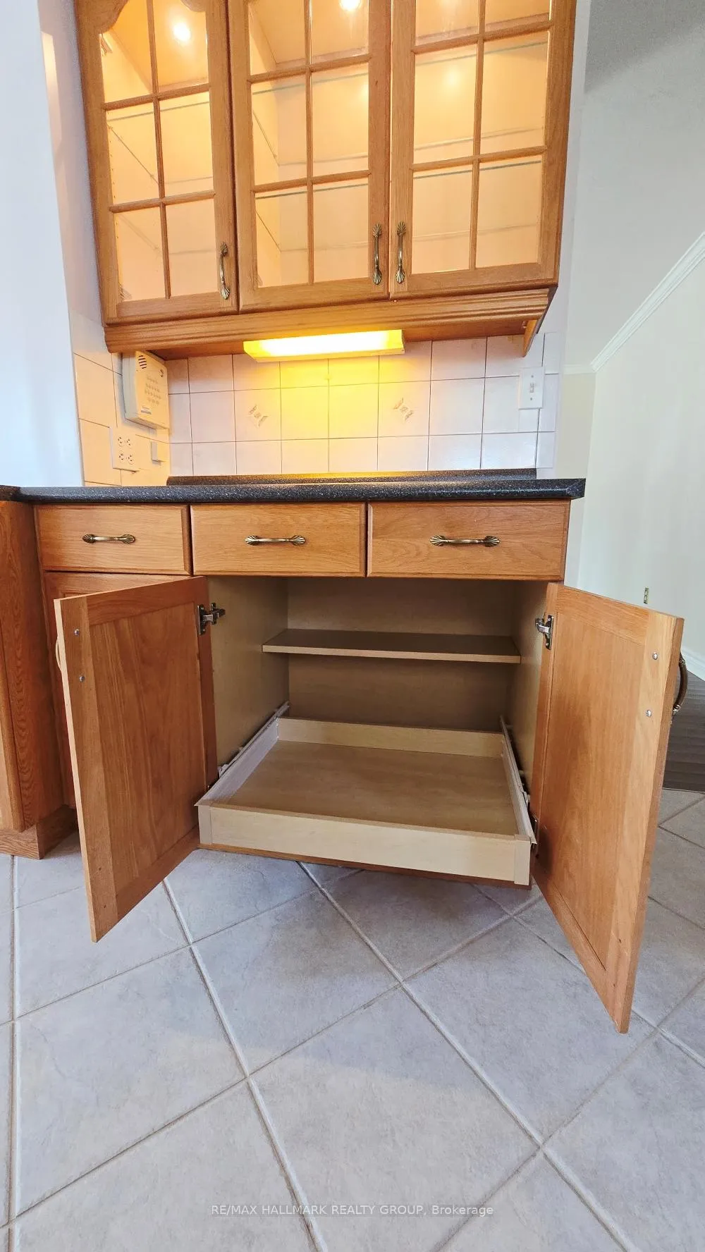 Photo 10 of 38 Hadley Circle, Ottawa, Bells Corners — HOMEH