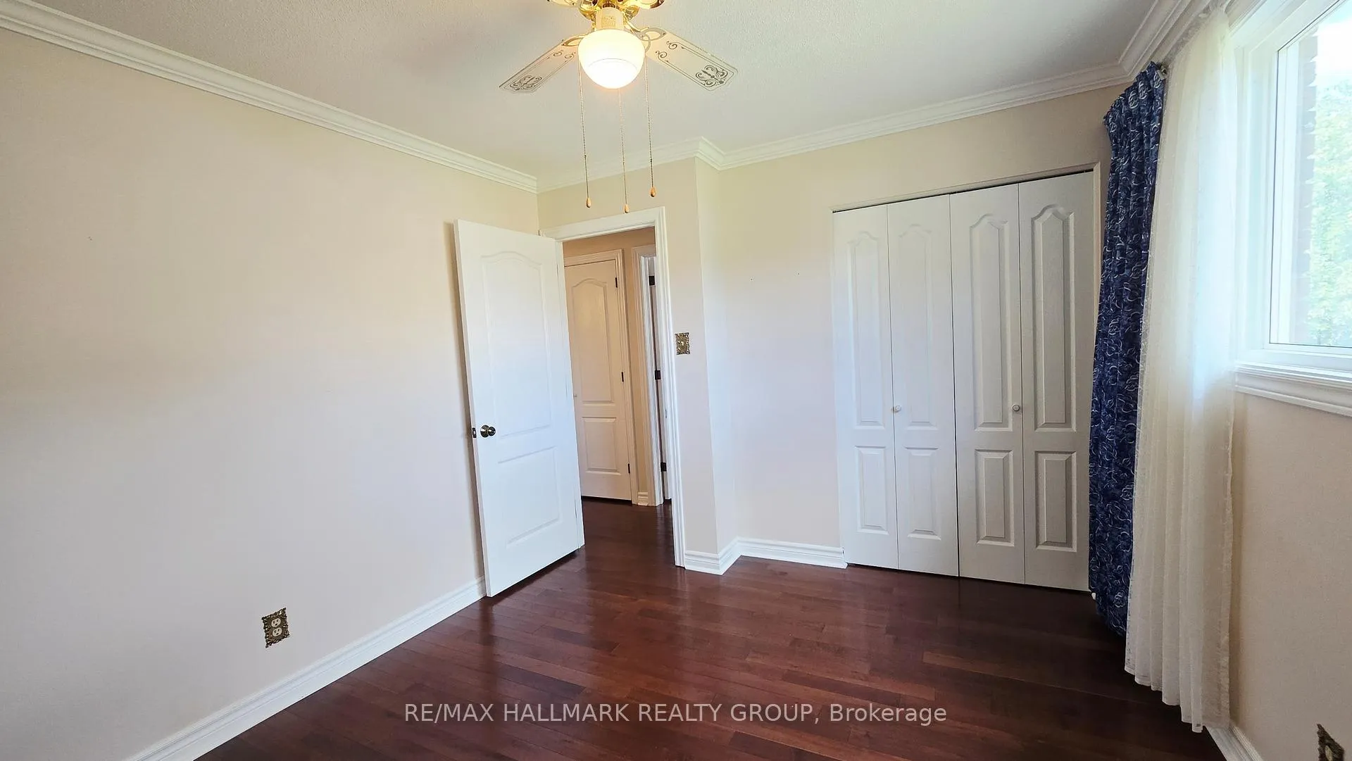 Photo 12 of 38 Hadley Circle, Ottawa, Bells Corners — HOMEH