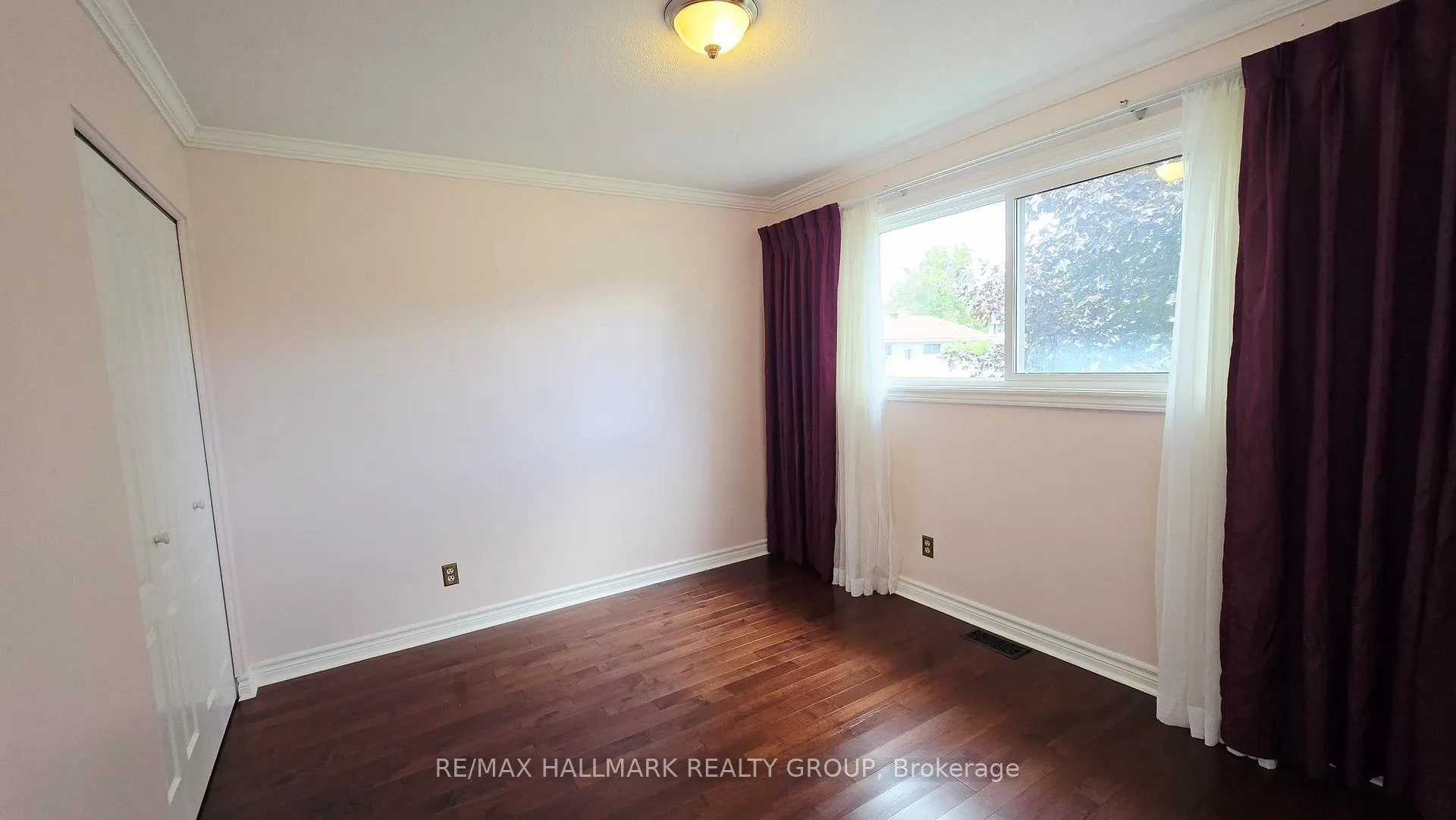 Photo 14 of 38 Hadley Circle, Ottawa, Bells Corners — HOMEH