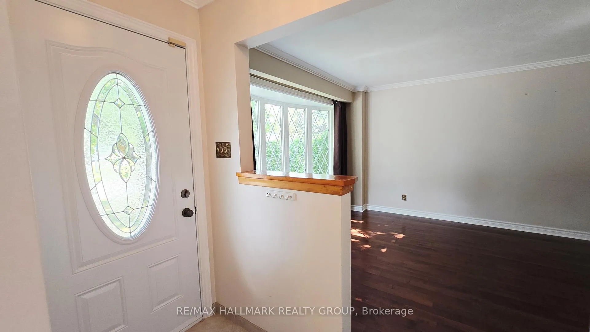 Photo 18 of 38 Hadley Circle, Ottawa, Bells Corners — HOMEH