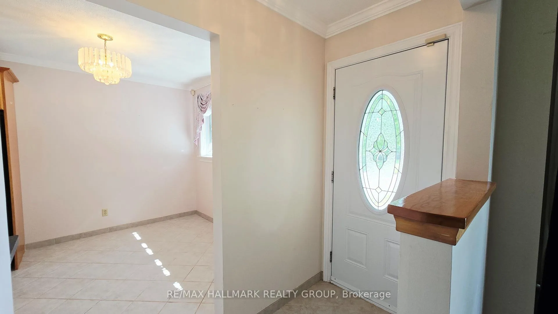 Photo 19 of 38 Hadley Circle, Ottawa, Bells Corners — HOMEH