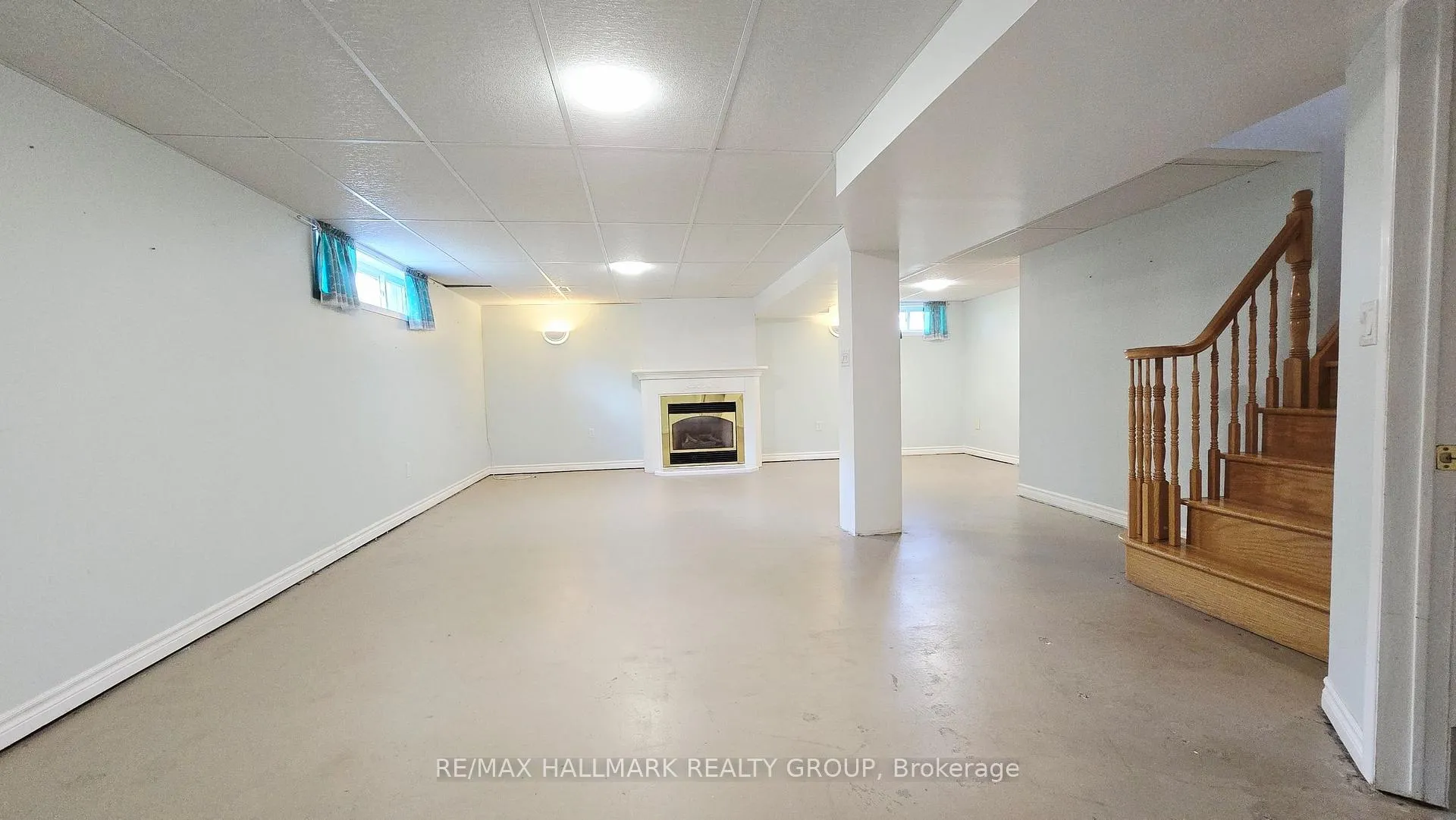 Photo 22 of 38 Hadley Circle, Ottawa, Bells Corners — HOMEH