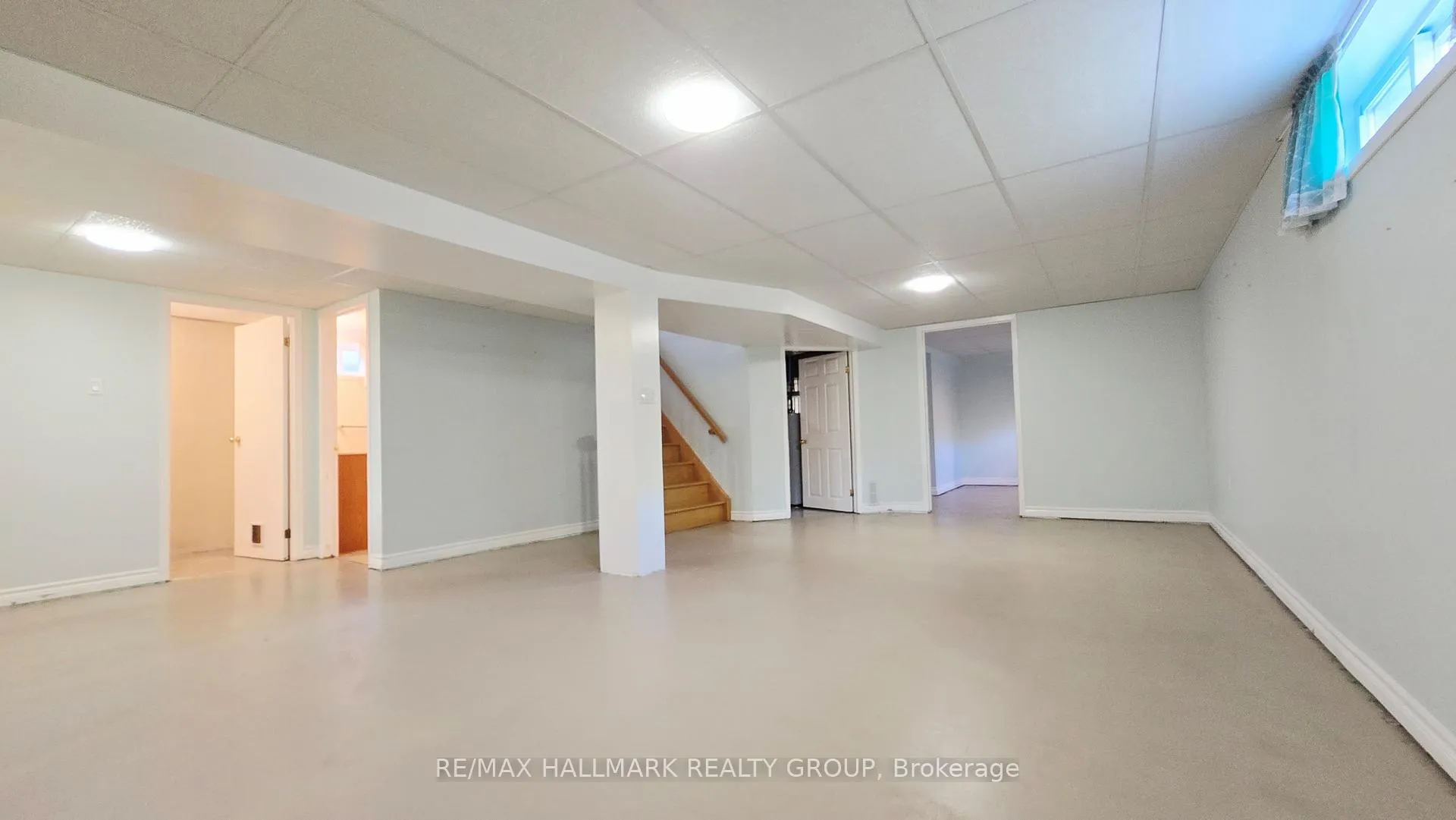 Photo 24 of 38 Hadley Circle, Ottawa, Bells Corners — HOMEH